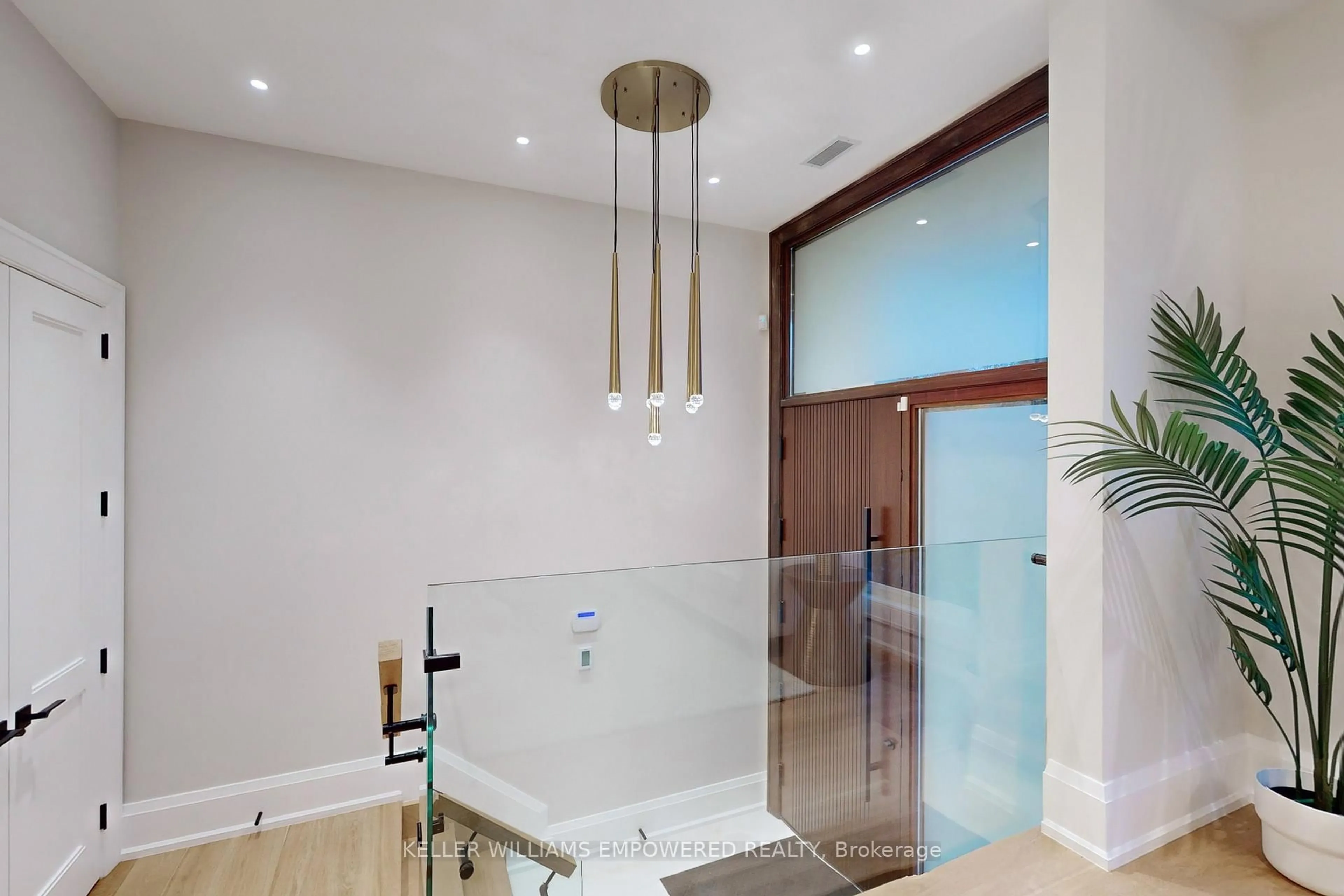 Contemporary bathroom, ceramic/tile floor for 127 Joicey Blvd, Toronto Ontario M5M 2T8