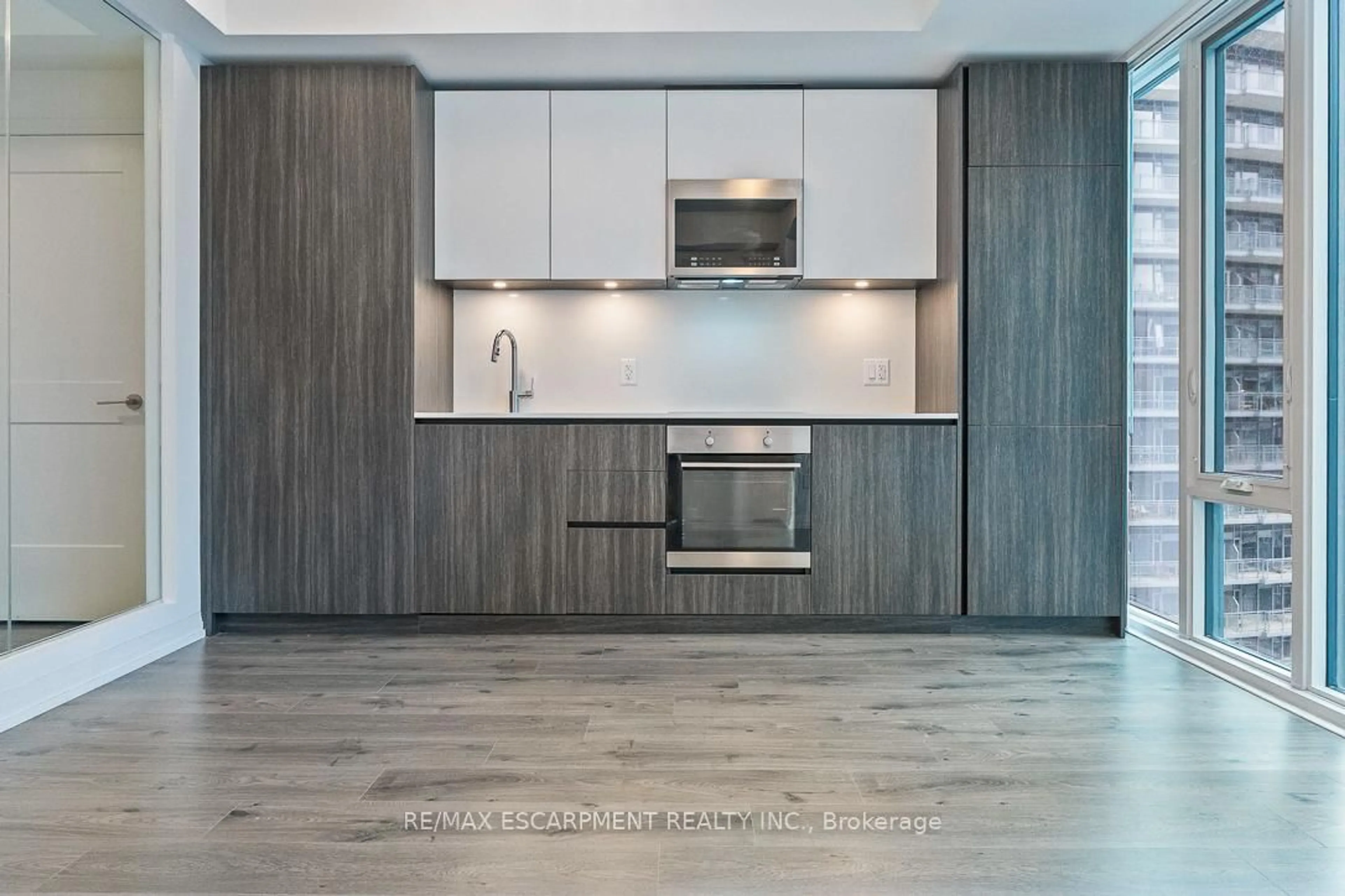 Open concept kitchen, unknown for 28 Widmer St #4021, Toronto Ontario M5V 0T2