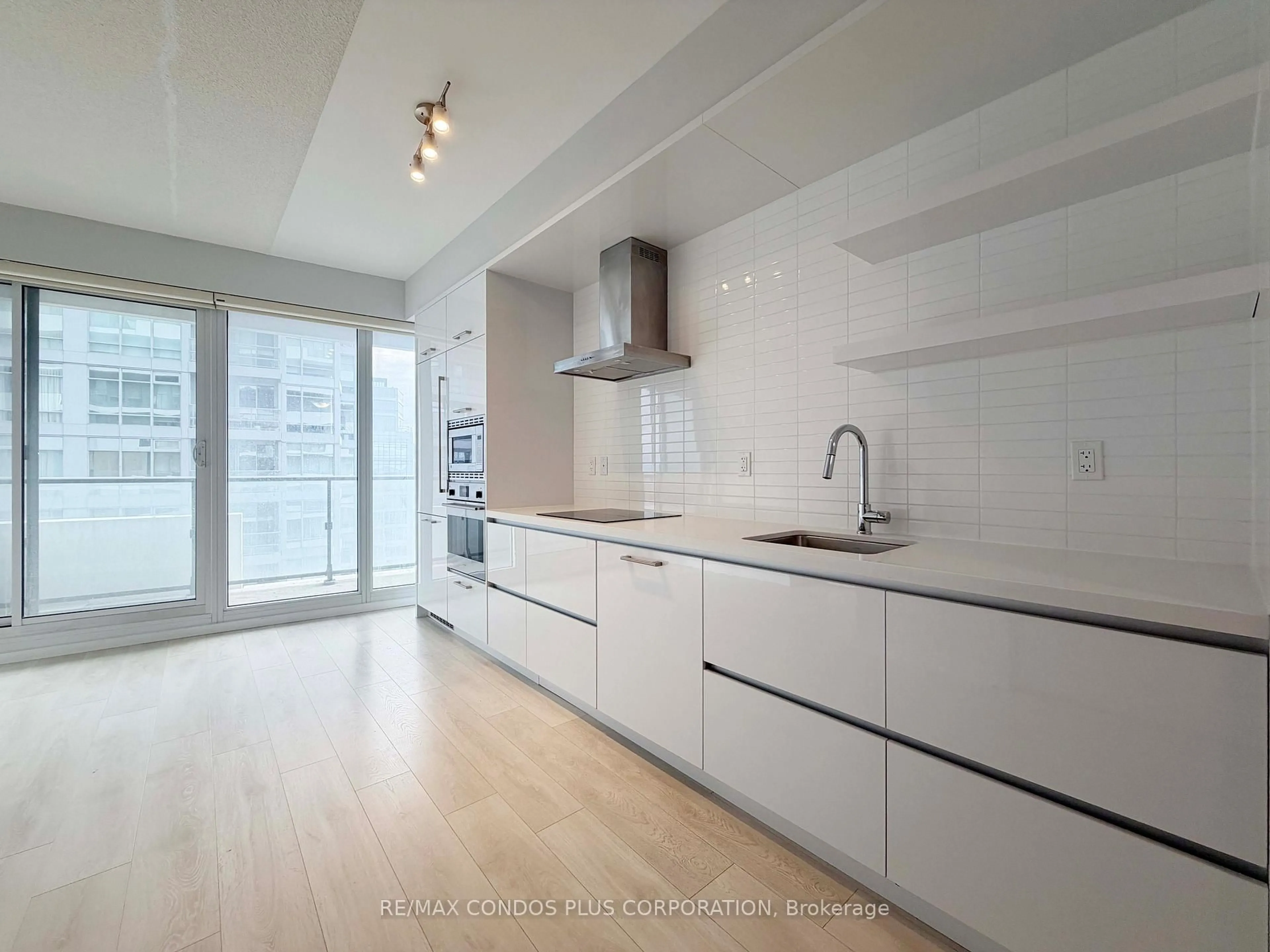 Unknown for 2221 Yonge St #3206, Toronto Ontario M4S 0B8