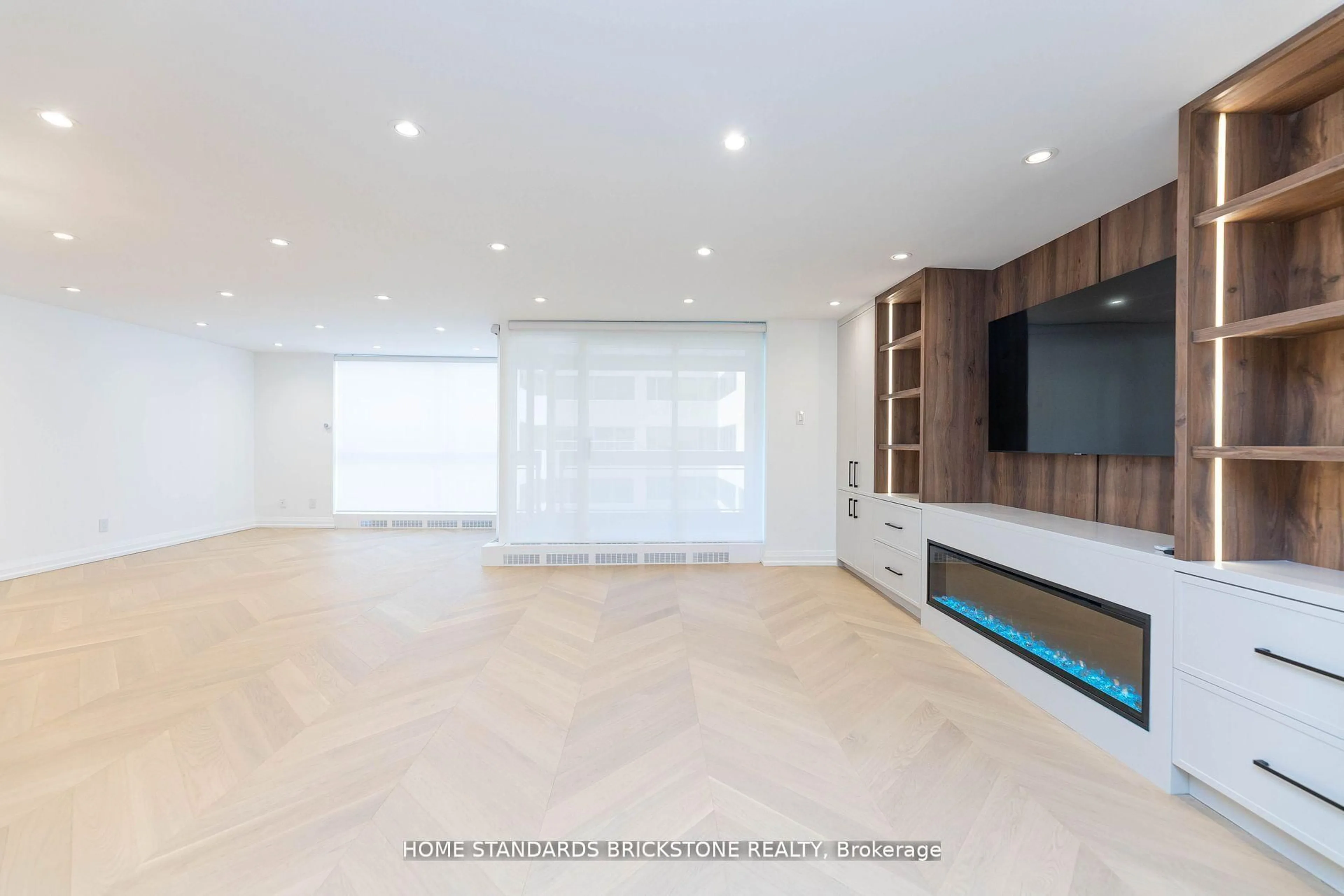 Unknown for 61 St Clair Ave #805, Toronto Ontario M4V 2Y8