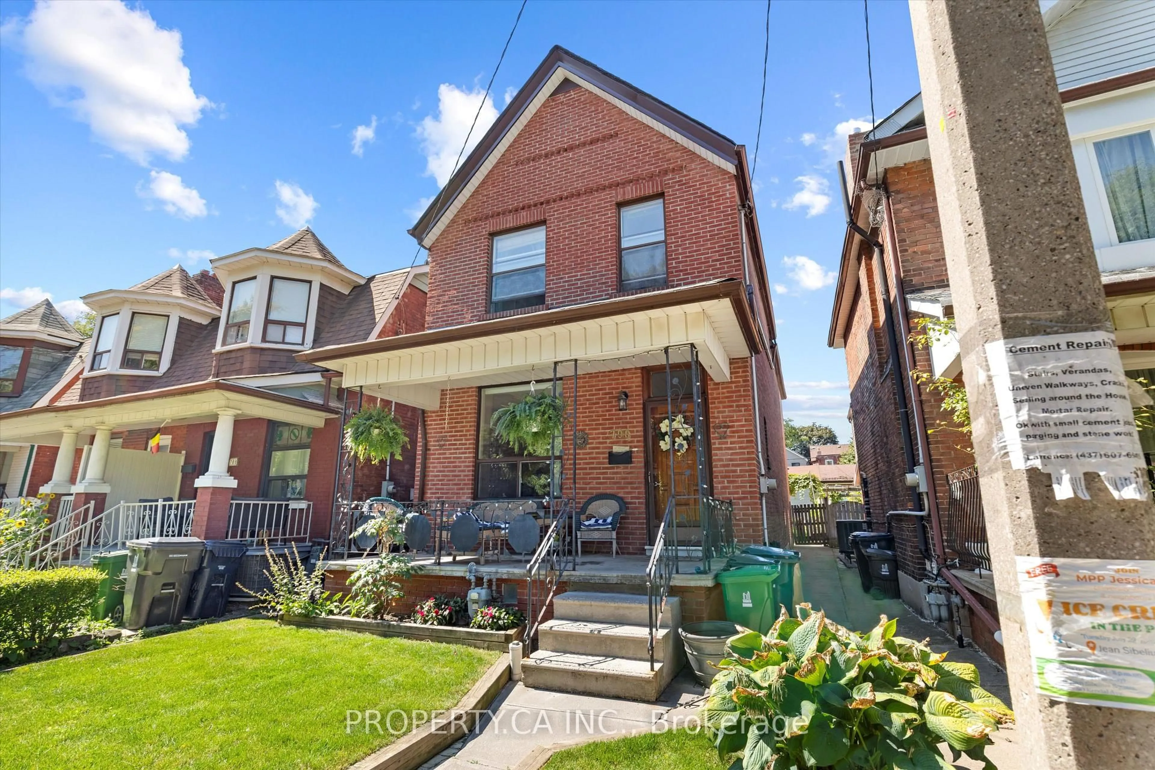 Home with brick exterior material, street for 790 Manning Ave, Toronto Ontario M6G 2W6