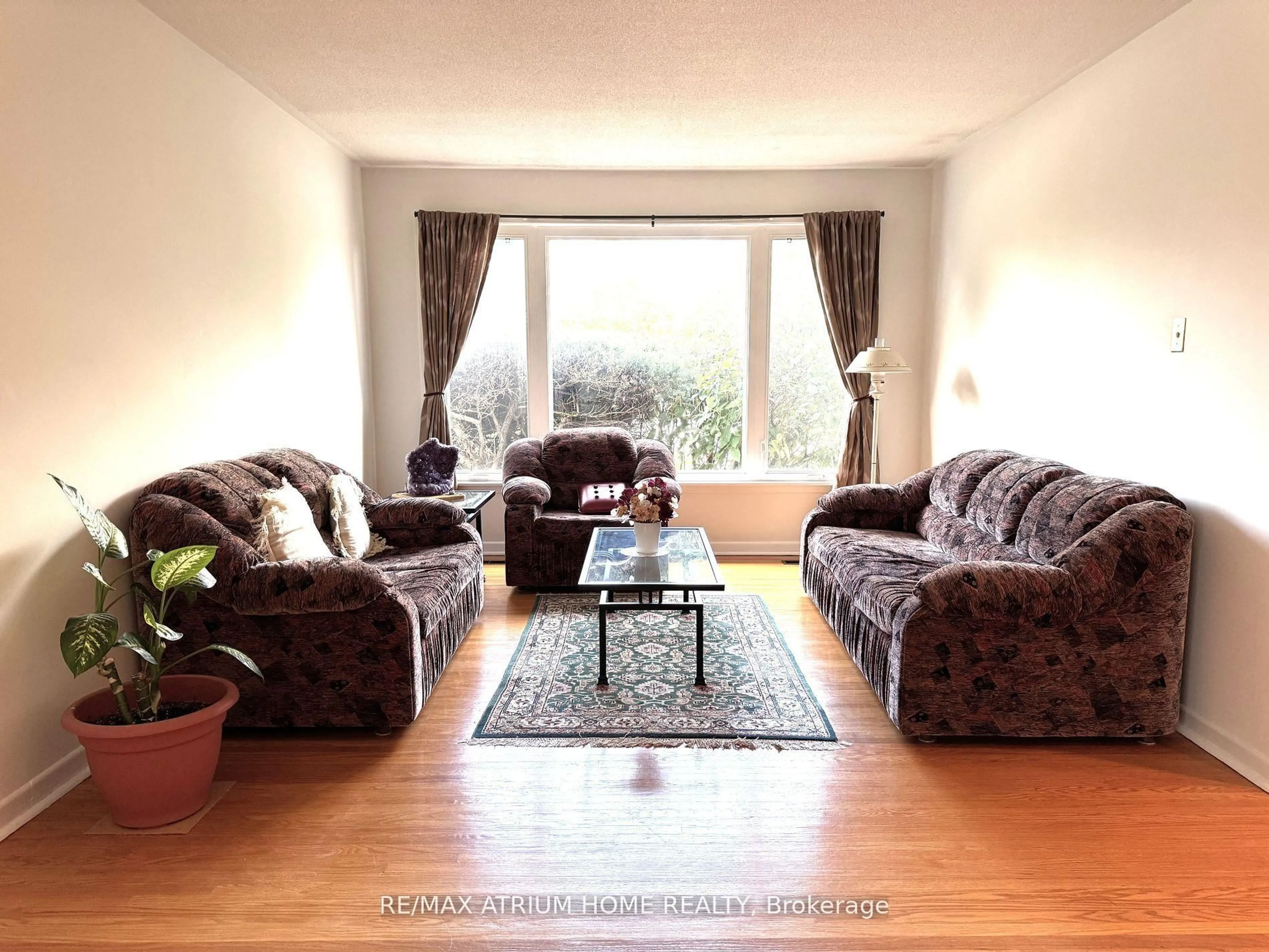 Living room with furniture, unknown for 9 Crossen Dr, Toronto Ontario M2M 1N7