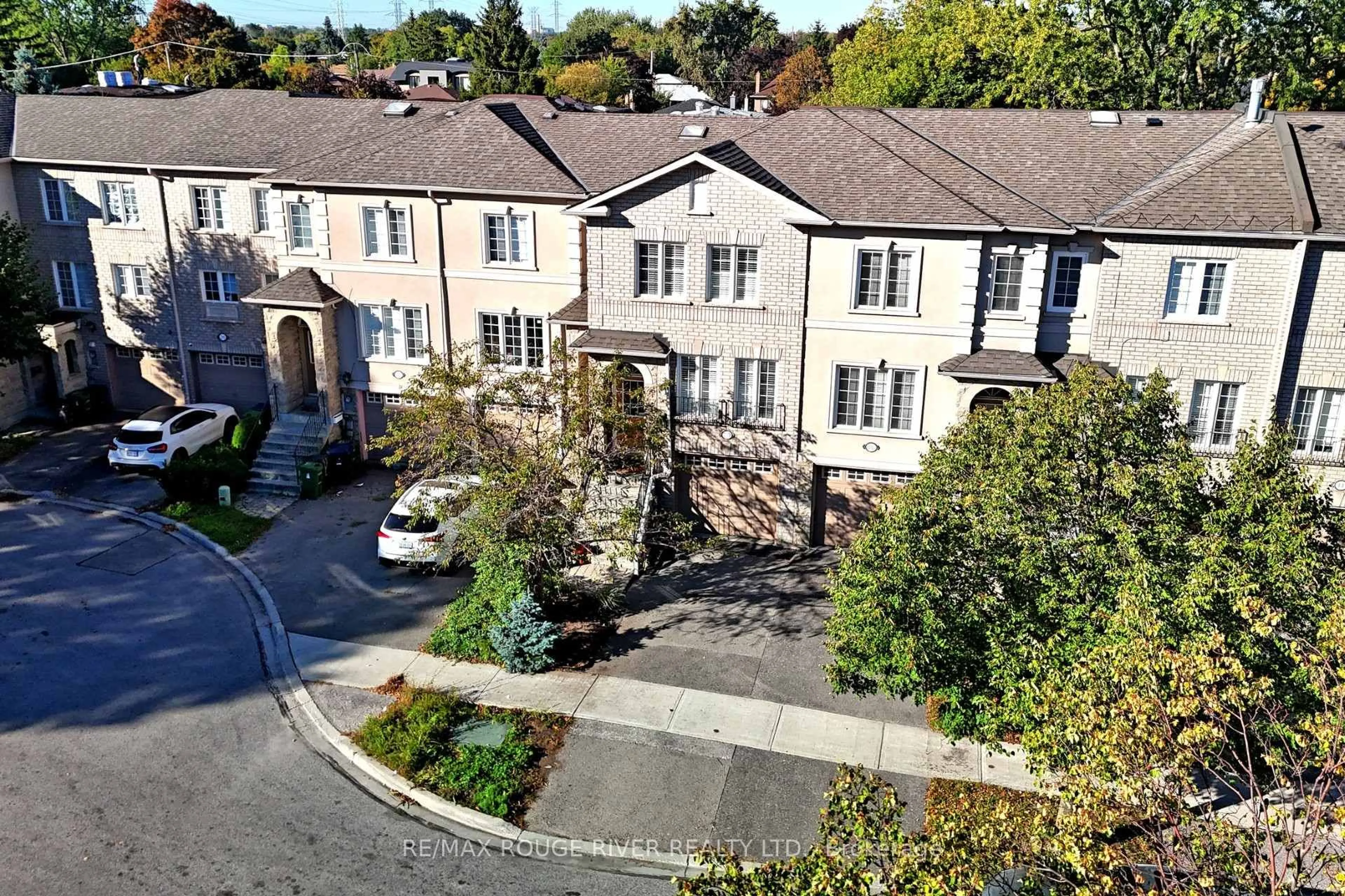 A pic from outside/outdoor area/front of a property/back of a property/a pic from drone, street for 20 Rodeo Crt, Toronto Ontario M2M 4M3