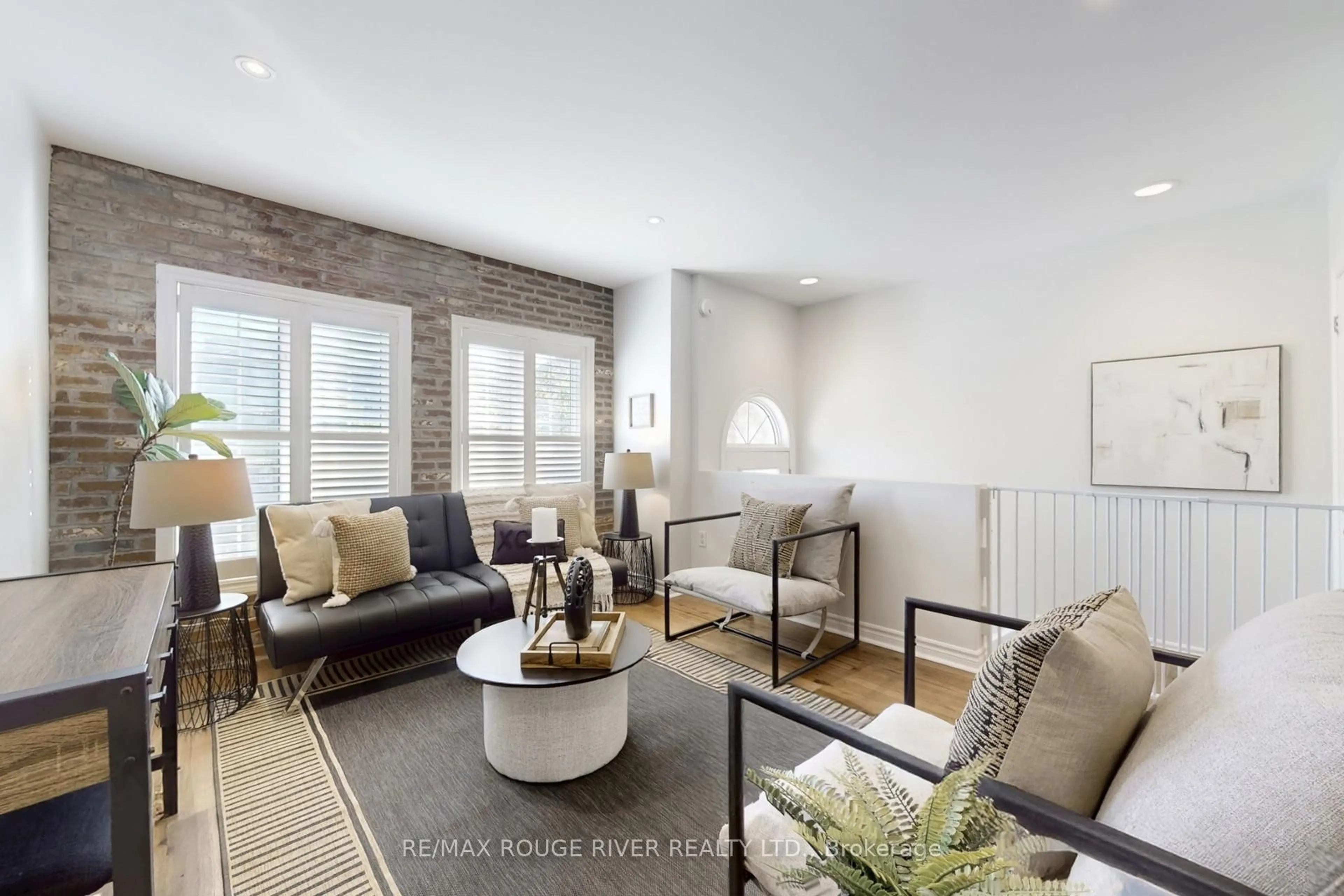 Living room with furniture, unknown for 20 Rodeo Crt, Toronto Ontario M2M 4M3