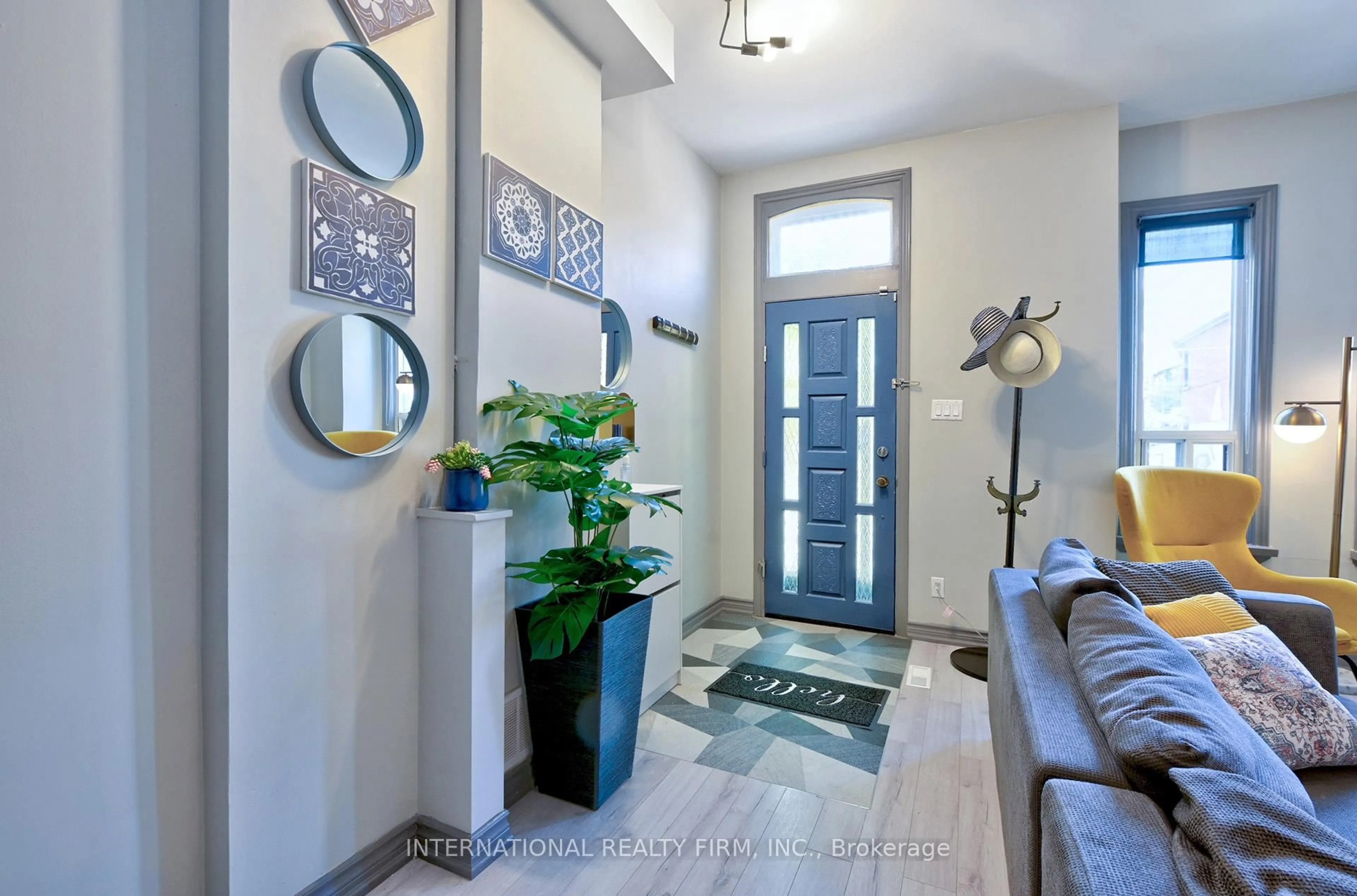 Indoor entryway for 108 Shaw St, Toronto Ontario M6J 2W5