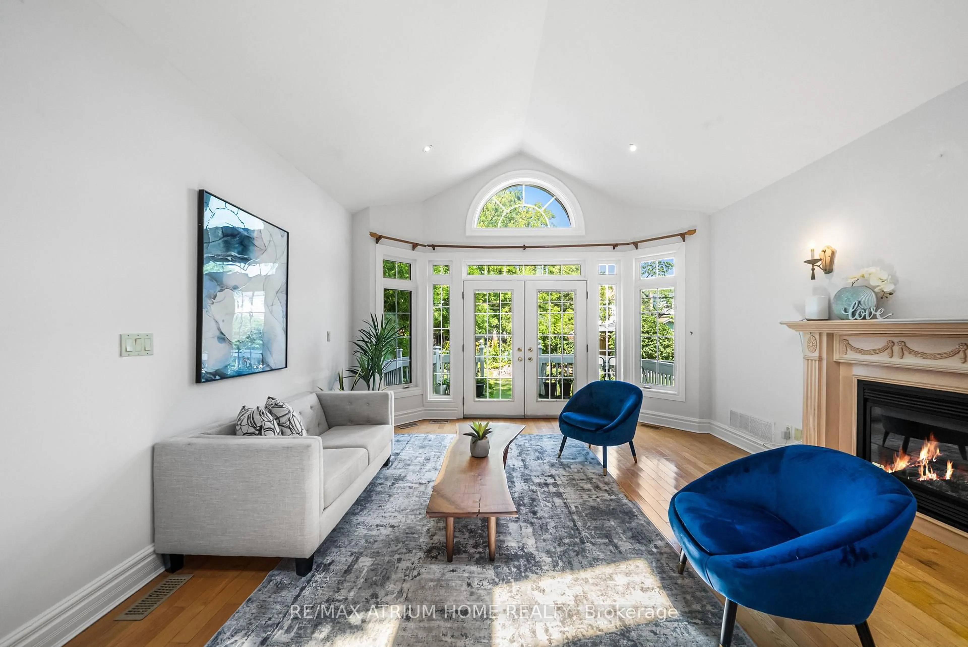 Living room with furniture, unknown for 24 Abitibi Ave, Toronto Ontario M2M 2V1