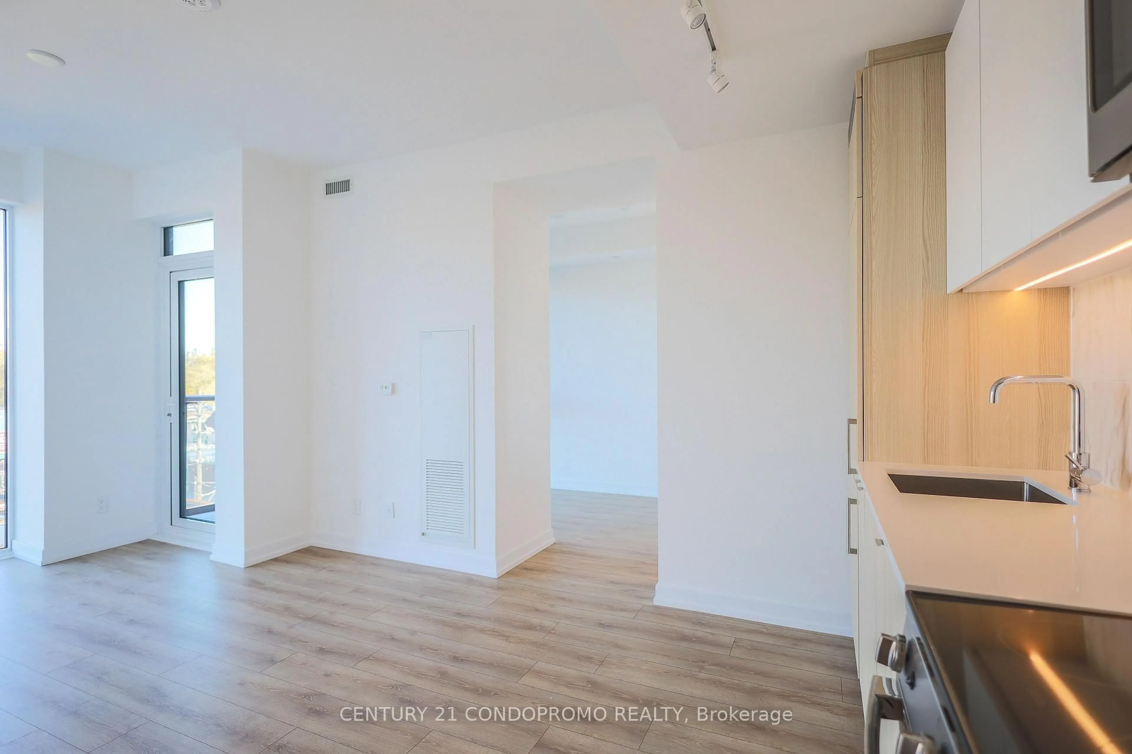 A pic of a room for 500 Dupont St #415, Toronto Ontario M6G 1Y7