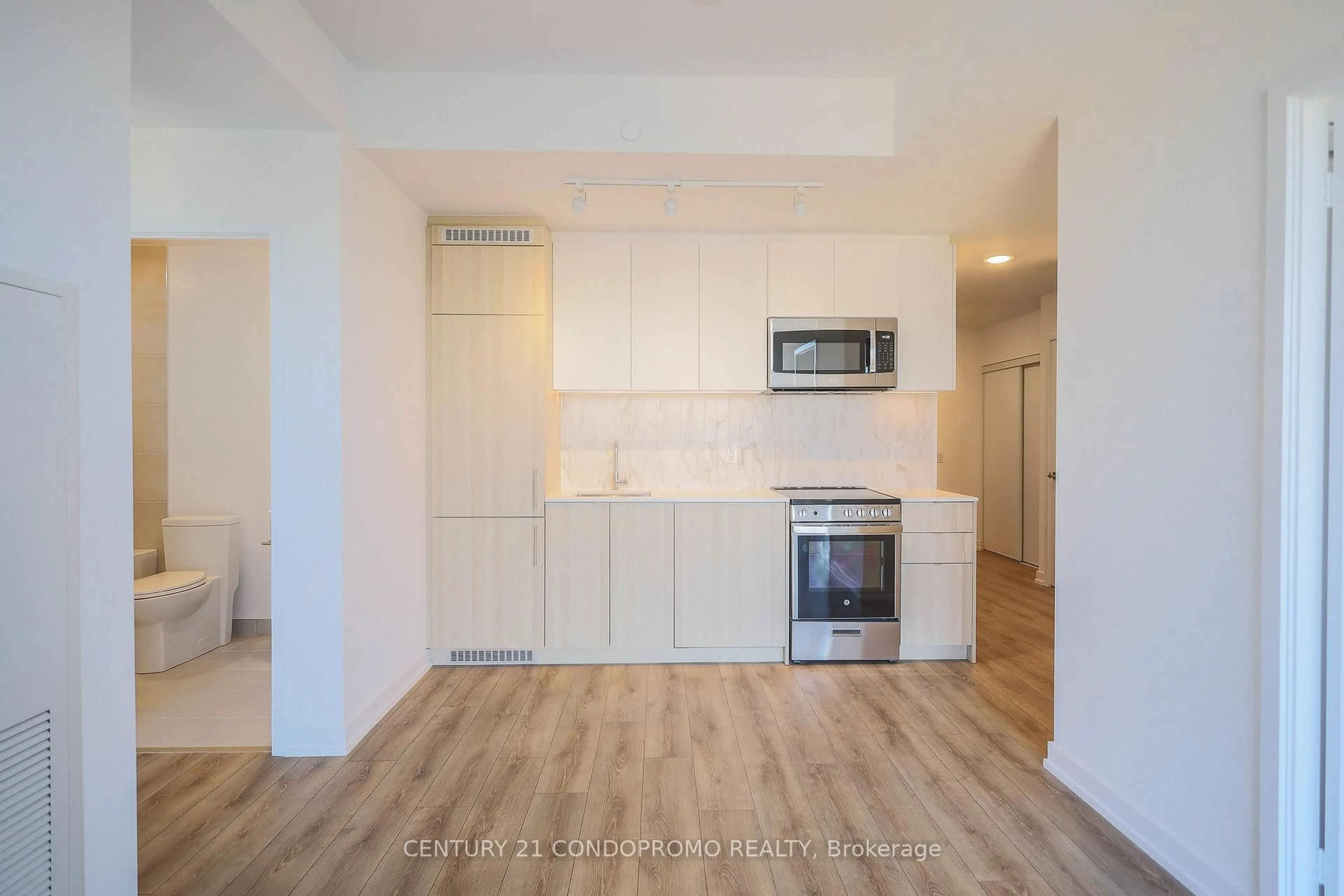 Standard kitchen, unknown for 500 Dupont St #415, Toronto Ontario M6G 1Y7