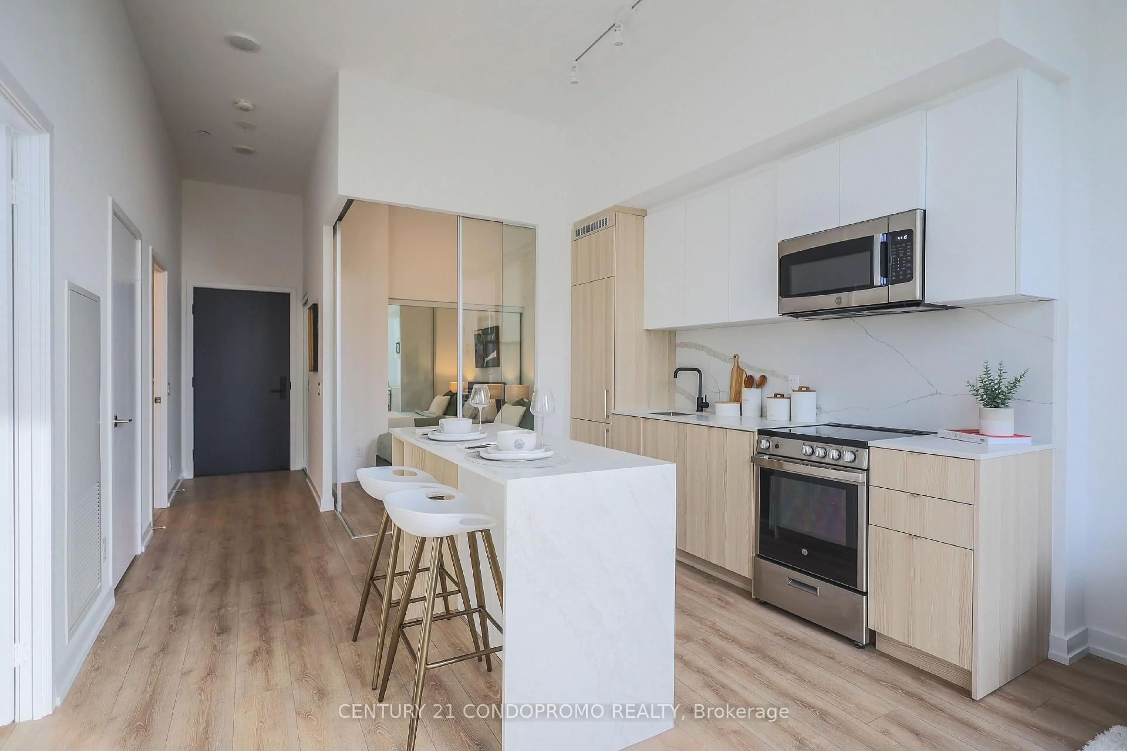 Open concept kitchen, wood/laminate floor for 500 Dupont St #213, Toronto Ontario M6G 1Y7