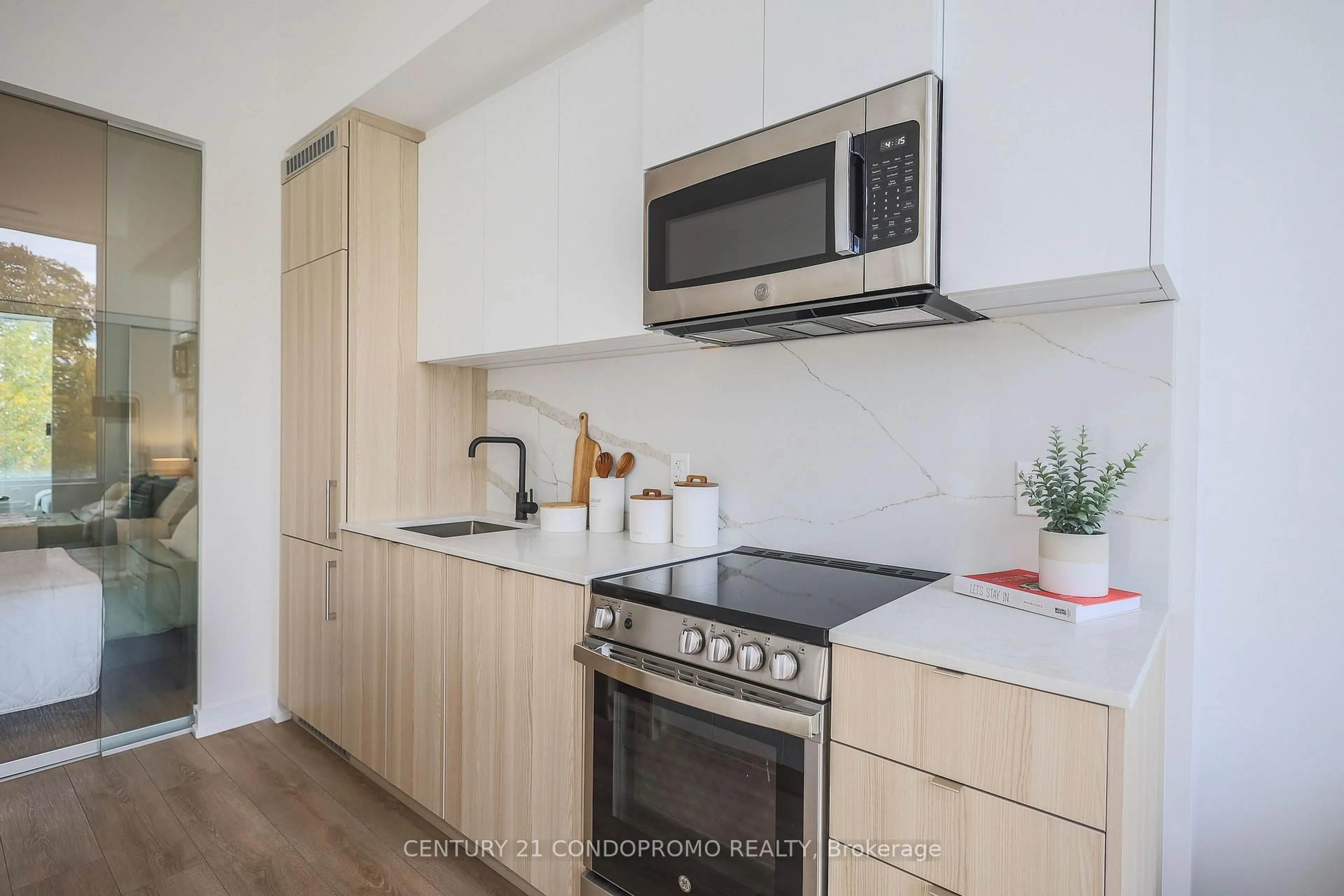 Standard kitchen, unknown for 500 Dupont St #213, Toronto Ontario M6G 1Y7