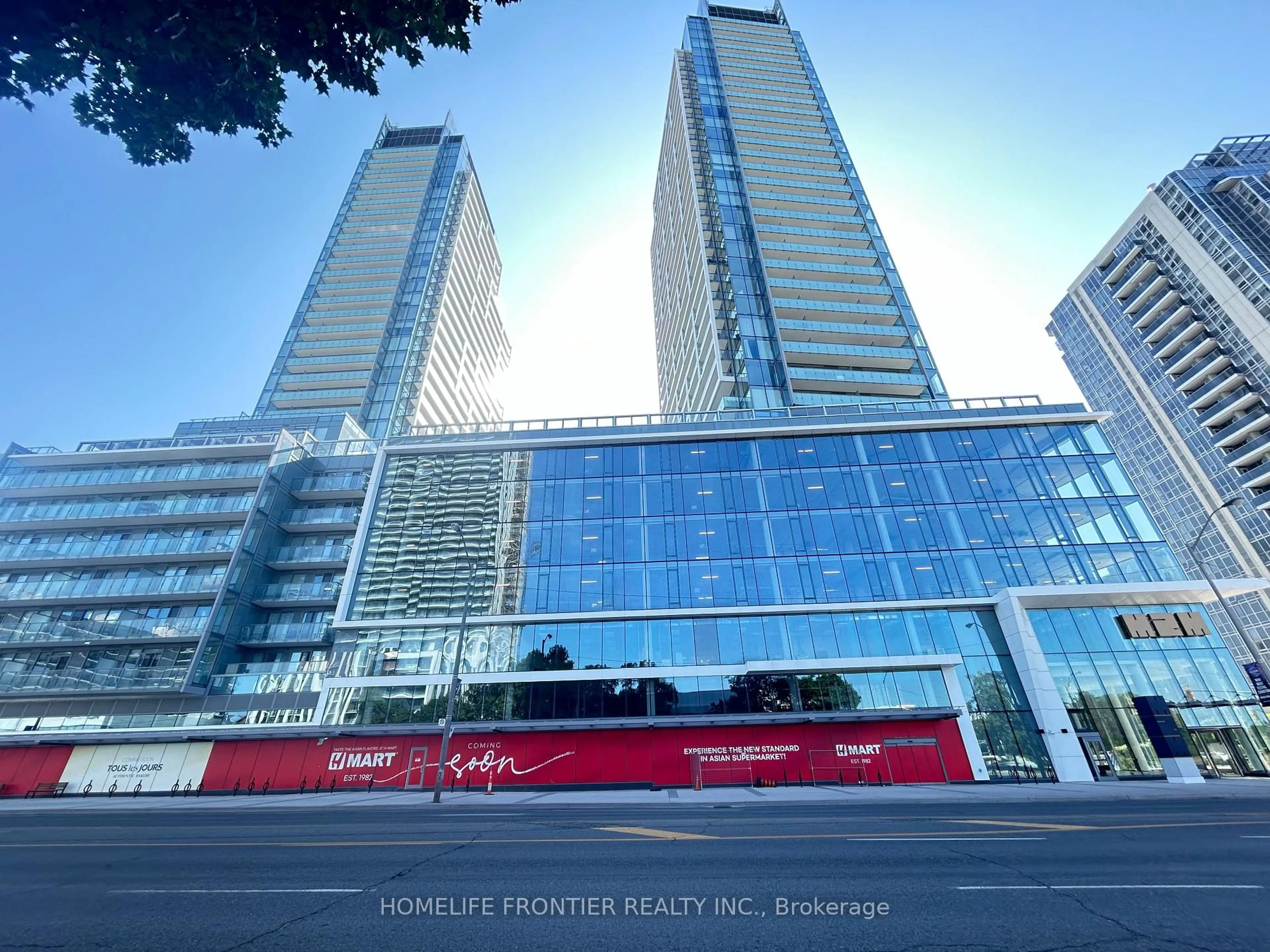 Indoor foyer for 8 Olympic Garden Dr #S3001, Toronto Ontario M2M 0B9