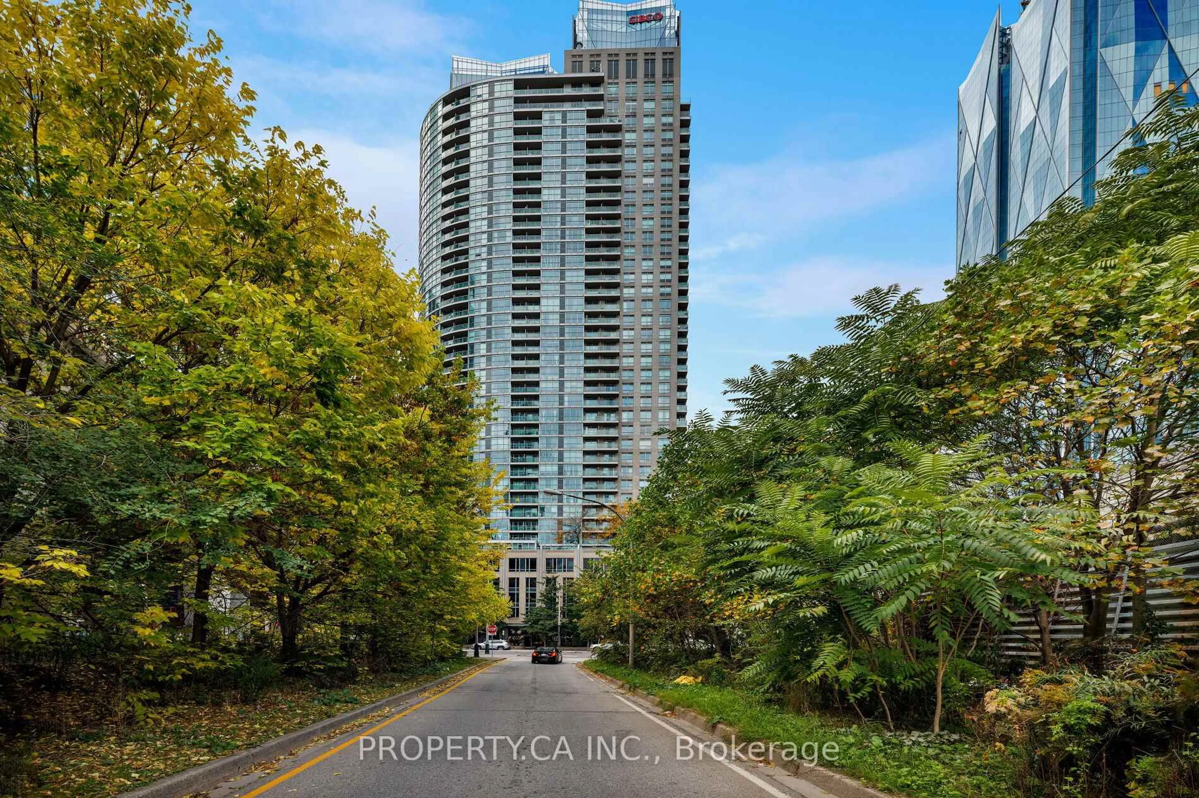 A pic from outside/outdoor area/front of a property/back of a property/a pic from drone, city buildings view from balcony for 18 Yonge St #2011, Toronto Ontario M5E 1Z8