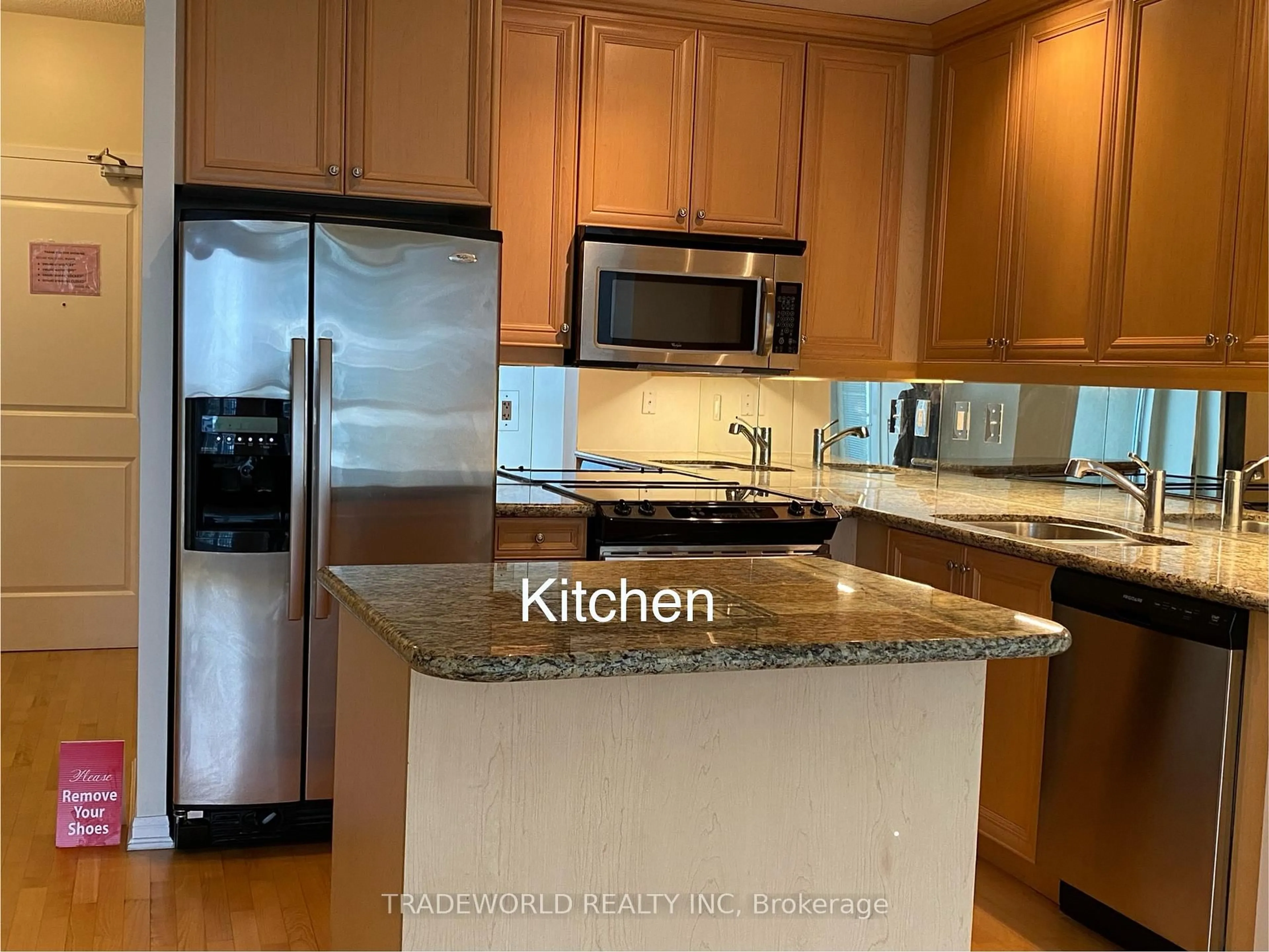 Standard kitchen, ceramic/tile floor for 628 Fleet St #826, Toronto Ontario M5V 1A8