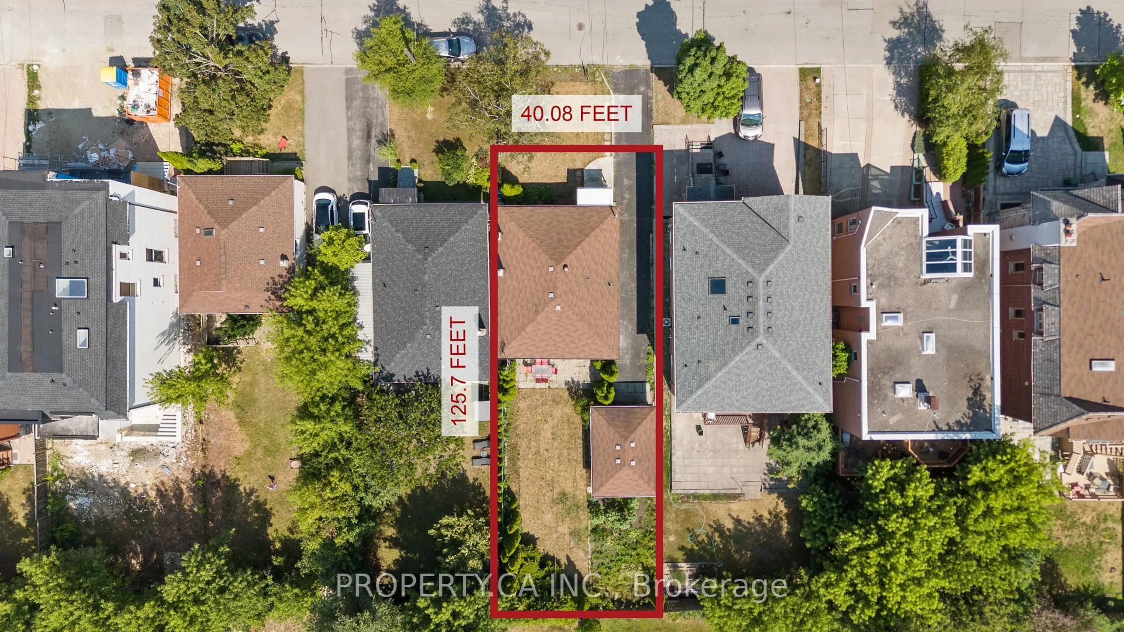 A pic from outside/outdoor area/front of a property/back of a property/a pic from drone, street for 35 Farrell Ave, Toronto Ontario M2R 1C7