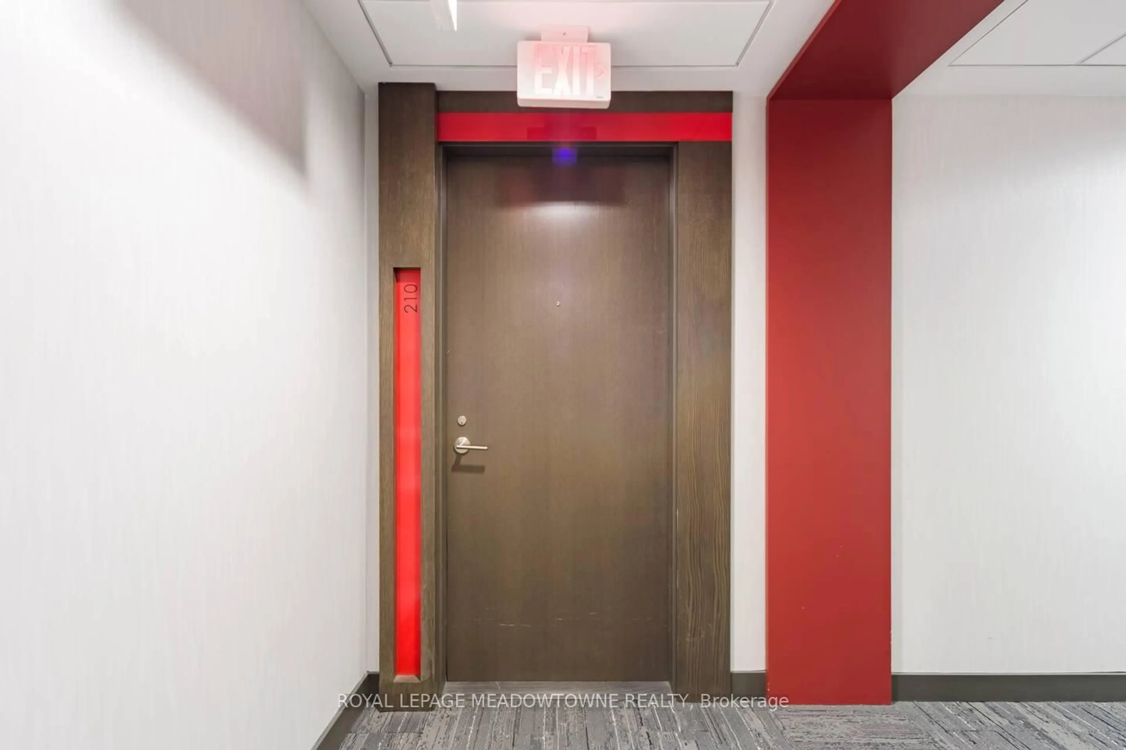 Indoor foyer for 560 Front St #210, Toronto Ontario M5V 1C1