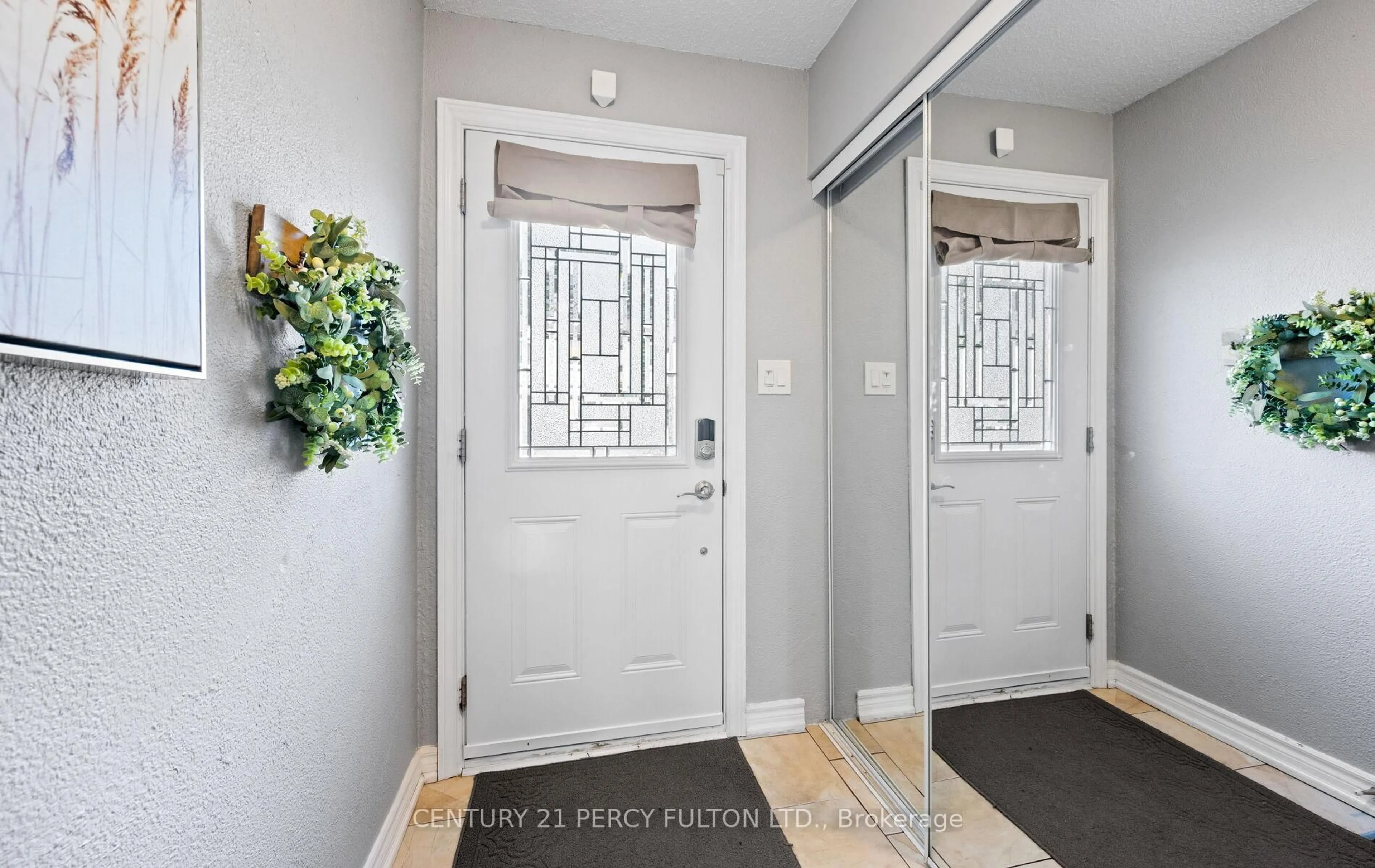 Indoor entryway for 57 Golden Appleway #111, Toronto Ontario M3A 3P2