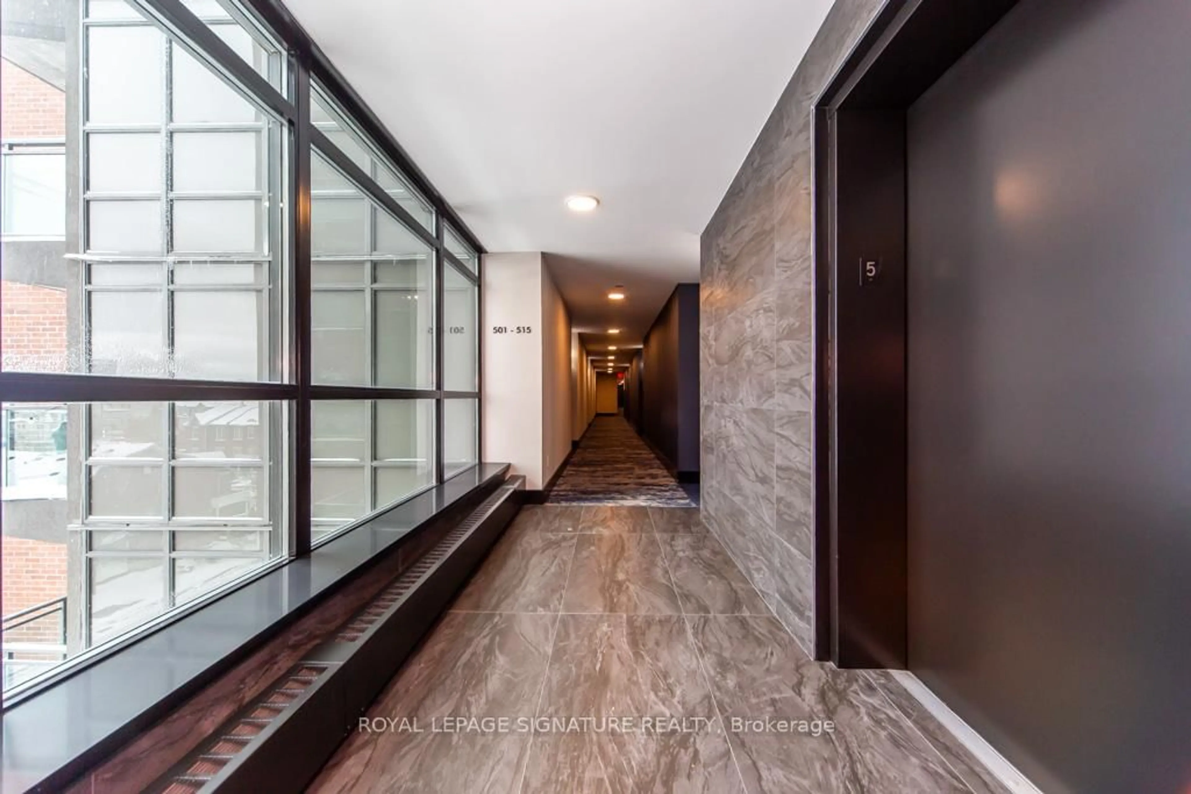 Indoor foyer for 120 Dallimore Circ #512, Toronto Ontario M3C 4J1