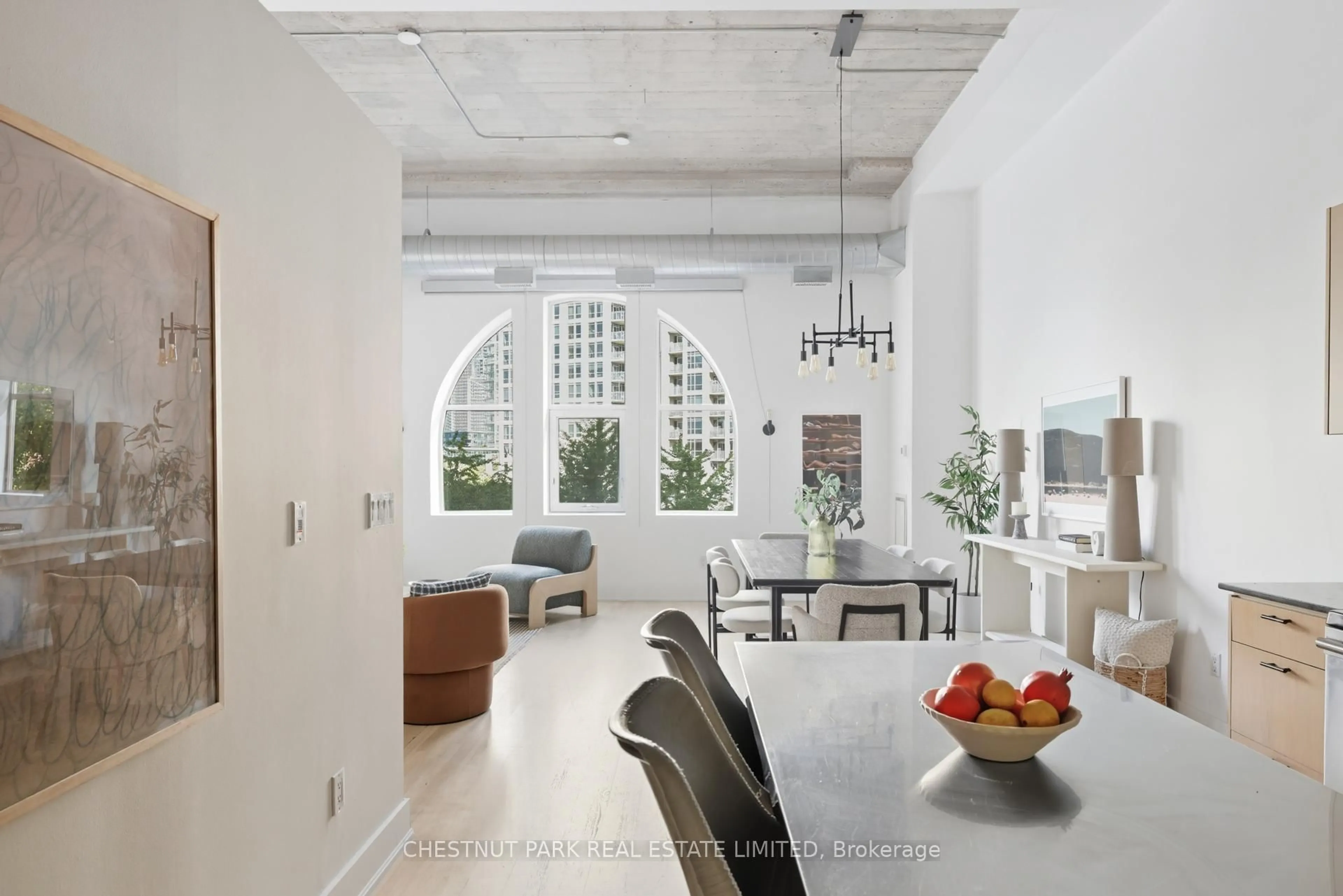 Unknown for 637 Lakeshore Blvd #215, Toronto Ontario M5V 3J6