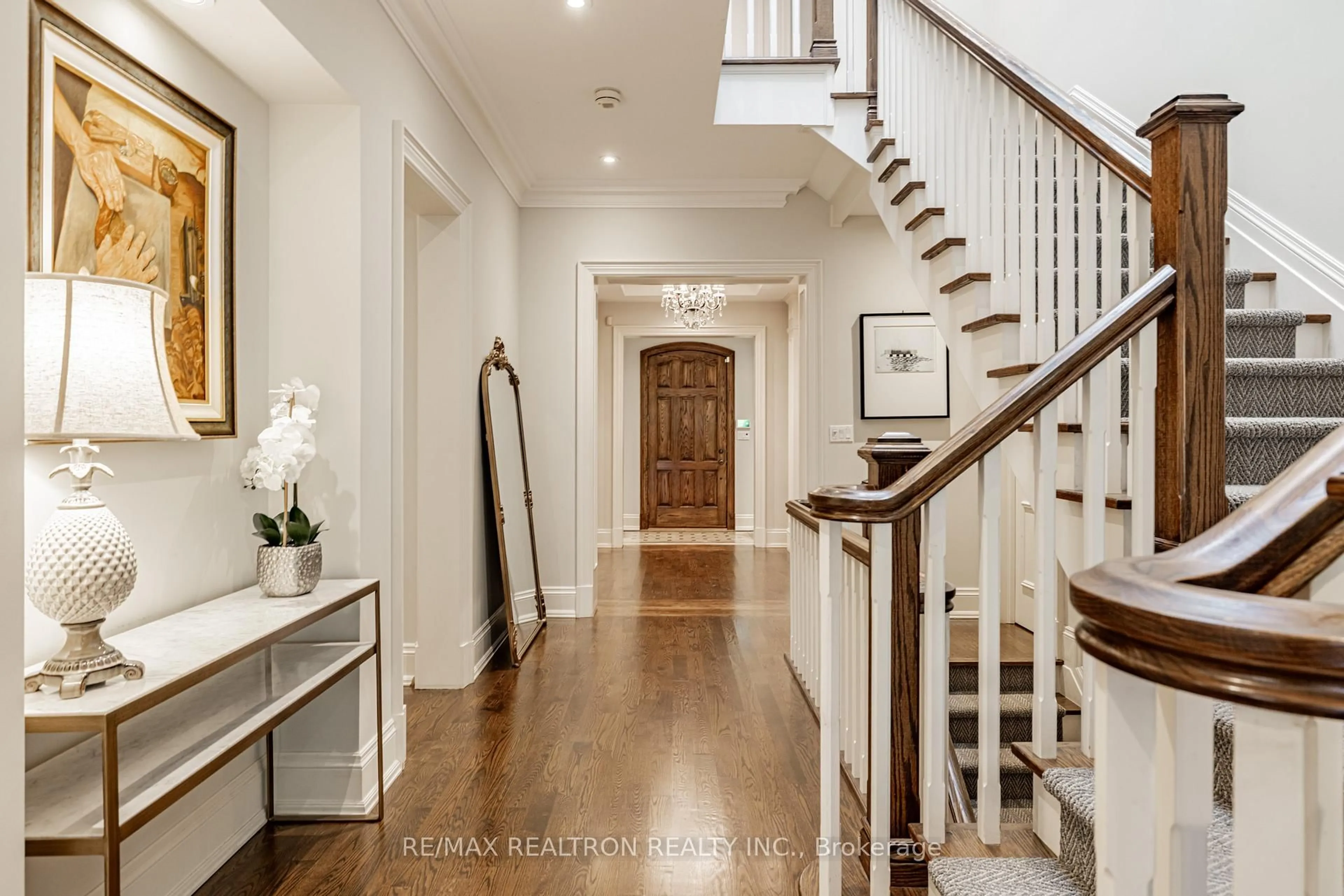 Indoor entryway for 298 Dawlish Ave, Toronto Ontario M4N 1J5