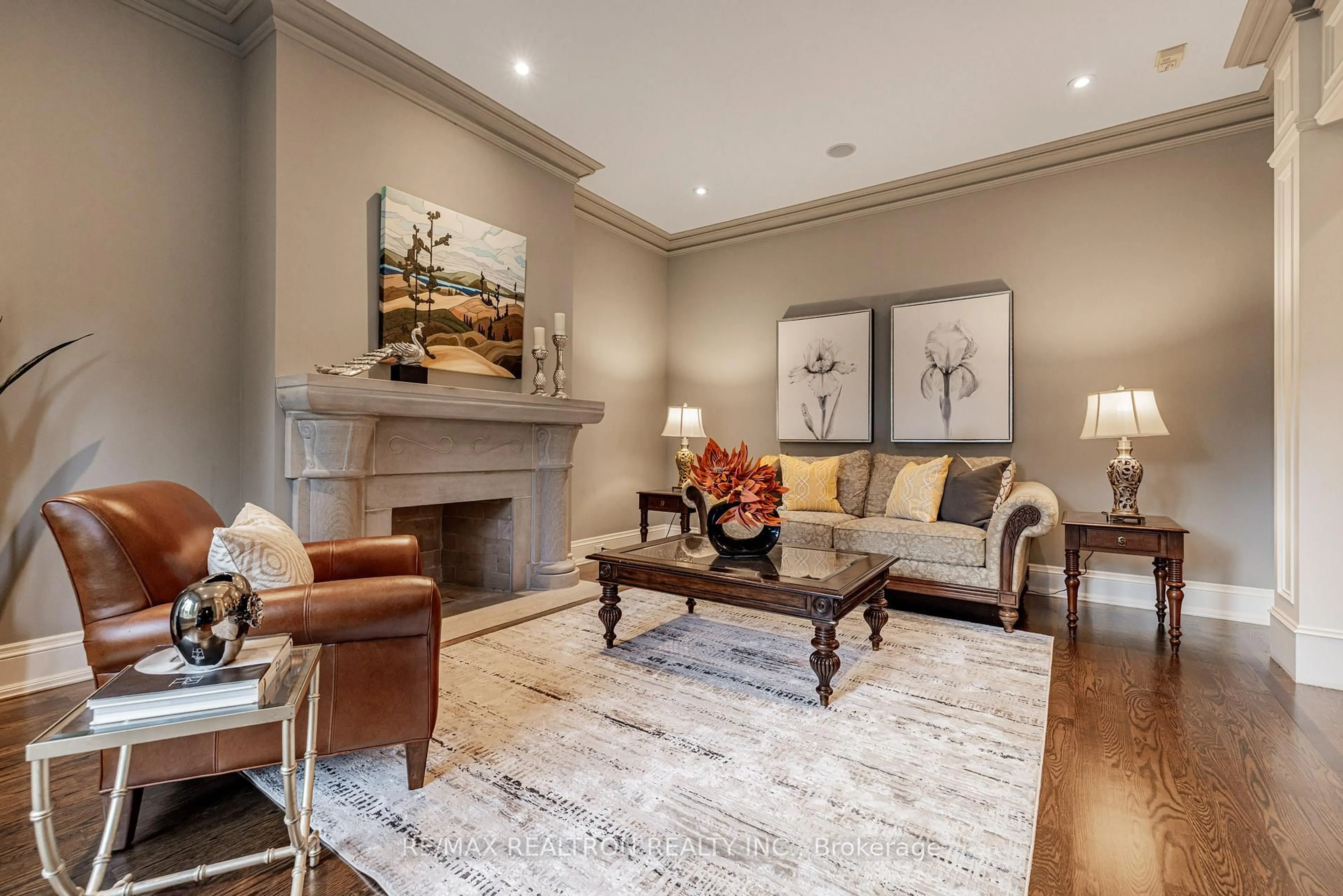 Living room with furniture, unknown for 298 Dawlish Ave, Toronto Ontario M4N 1J5