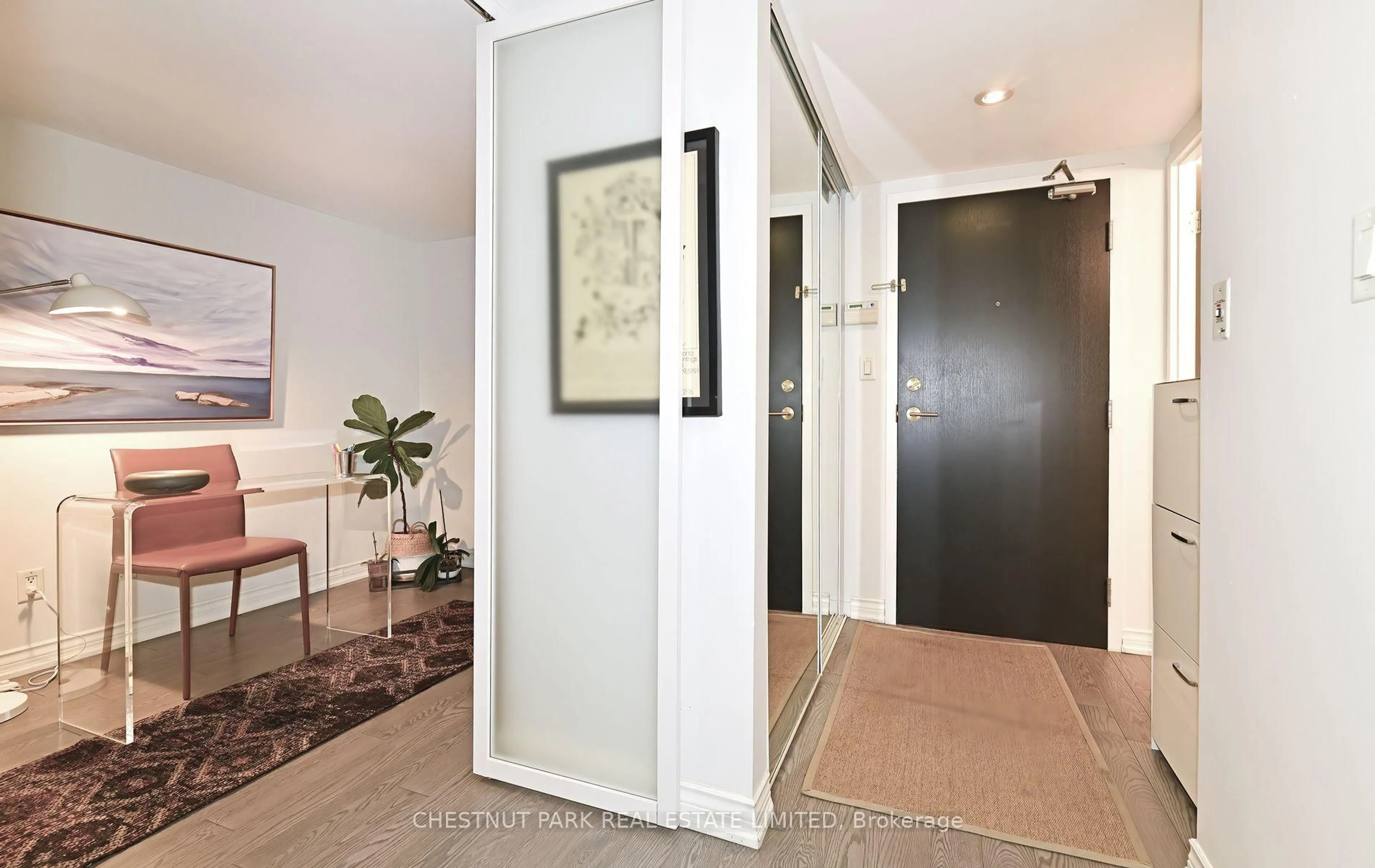 Indoor foyer for 230 King St #1013, Toronto Ontario M5A 1K5