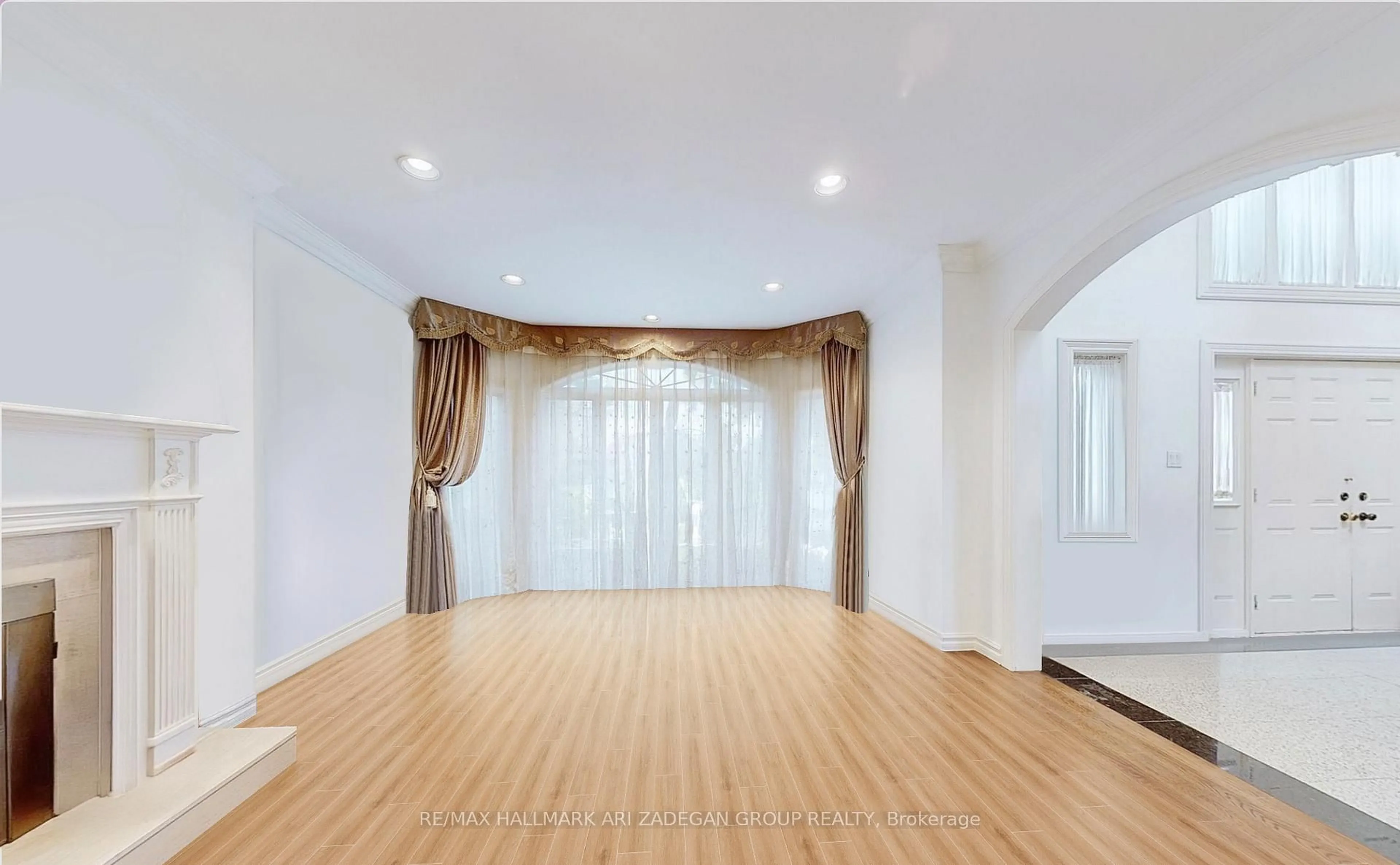 Unknown for 11 Vernham Ave, Toronto Ontario M2L 2B1