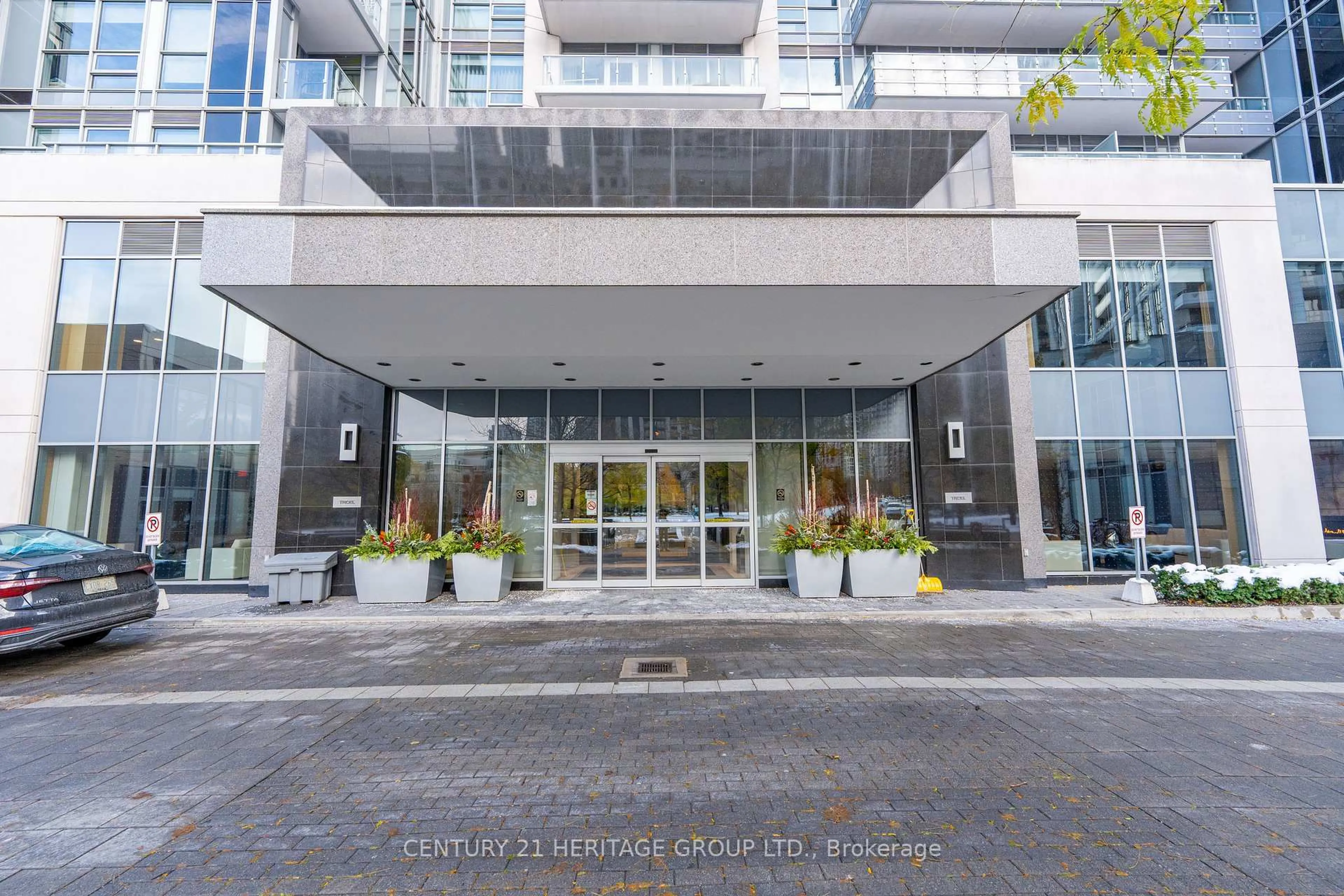 Indoor foyer for 120 Harrison Garden Blvd #240, Toronto Ontario M2N 0C2