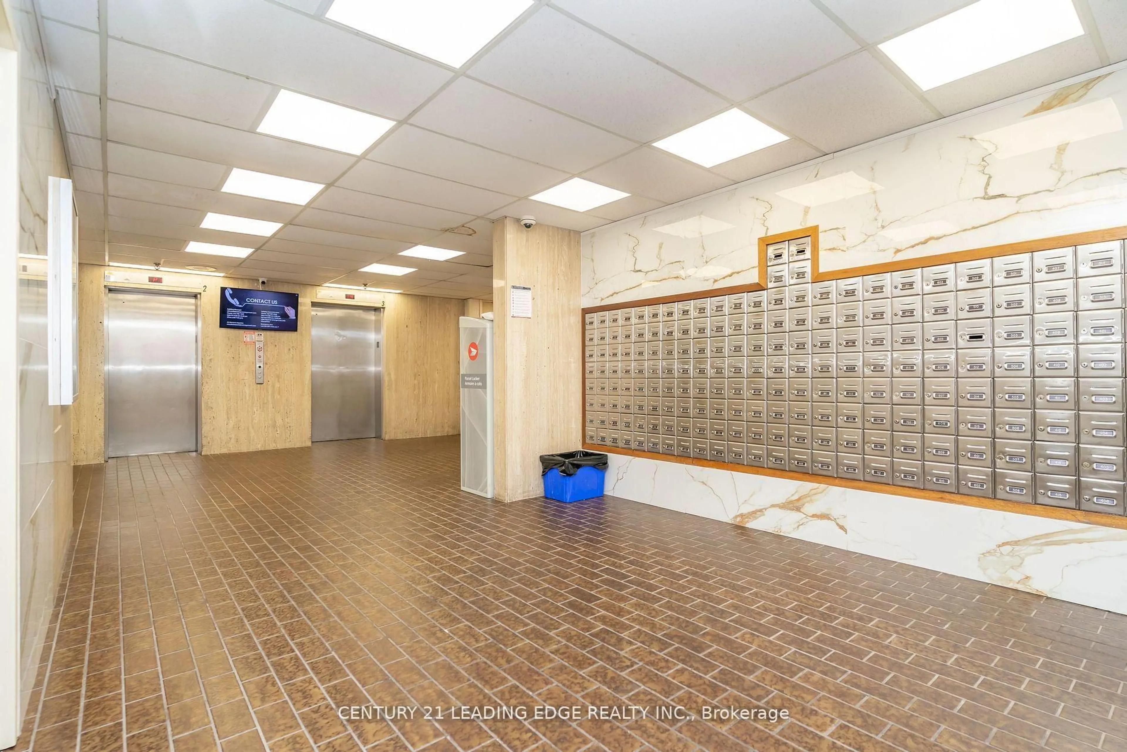 Indoor foyer for 45 Sunrise Ave #1702, Toronto Ontario M4A 2S3