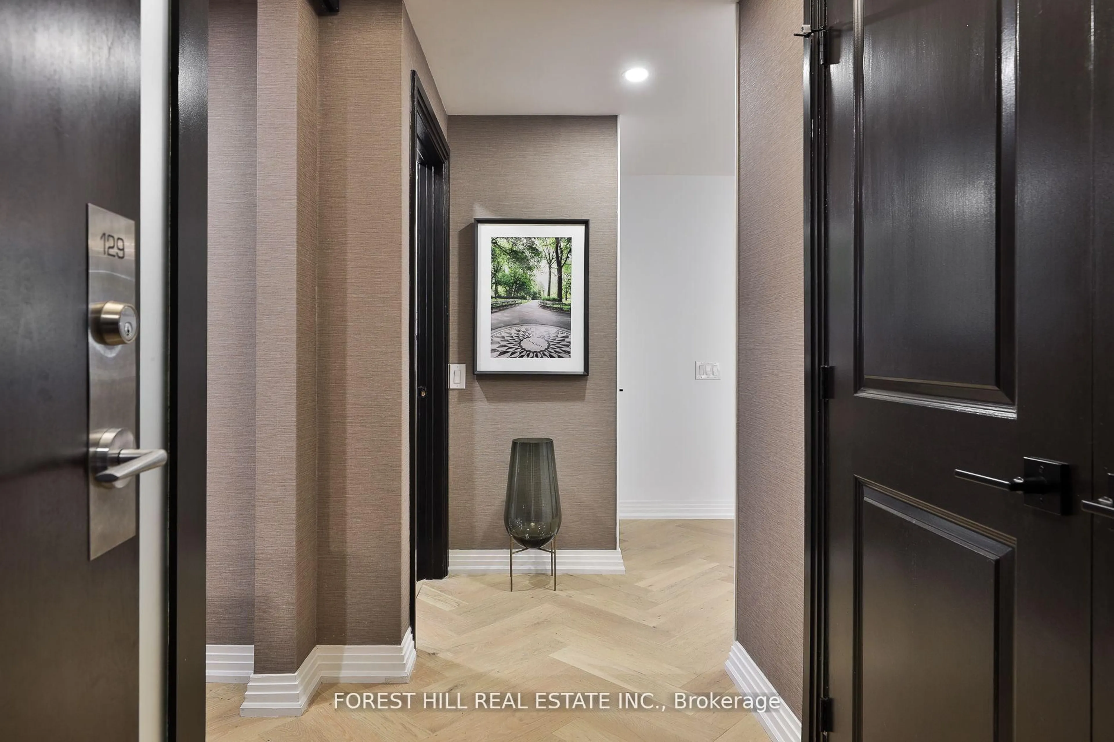 Indoor entryway for 1 Benvenuto Pl #129, Toronto Ontario M4V 2L1