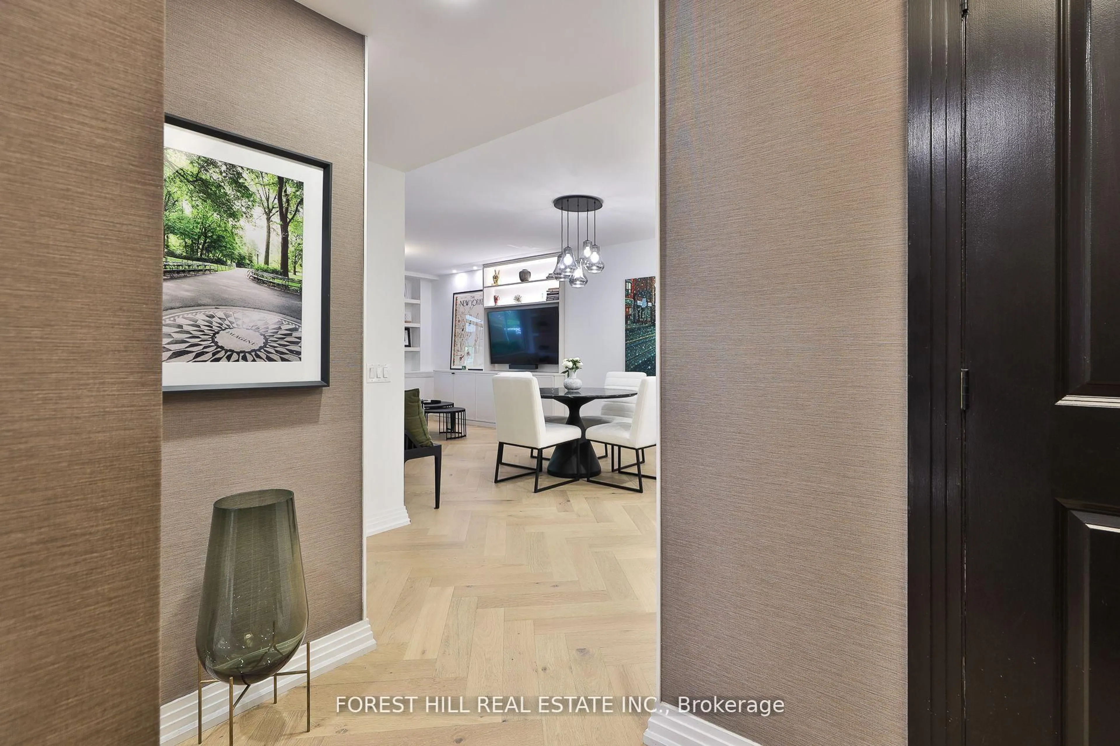 Indoor entryway for 1 Benvenuto Pl #129, Toronto Ontario M4V 2L1