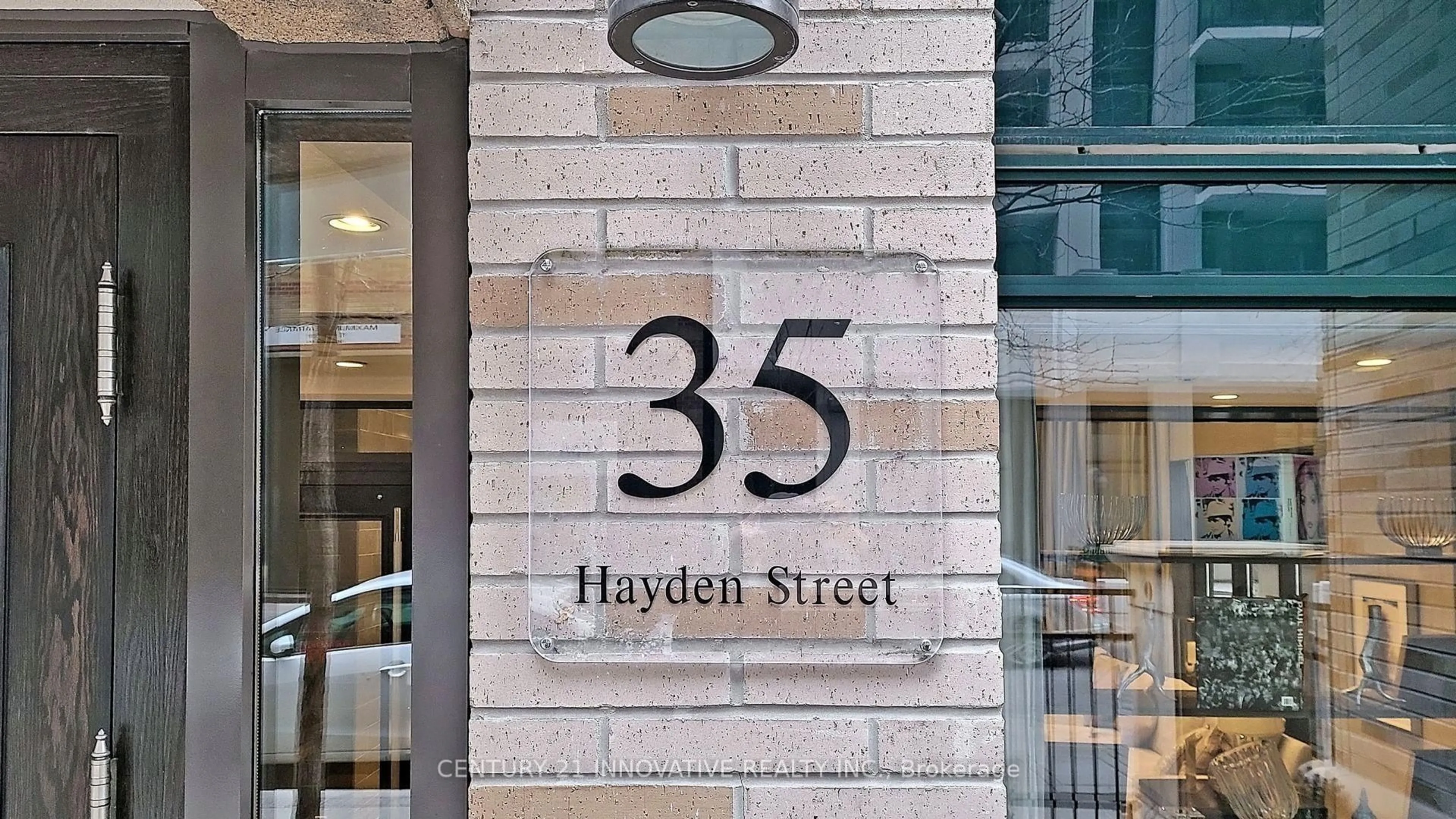 Indoor foyer for 35 Hayden St #1510, Toronto Ontario M4Y 3C3