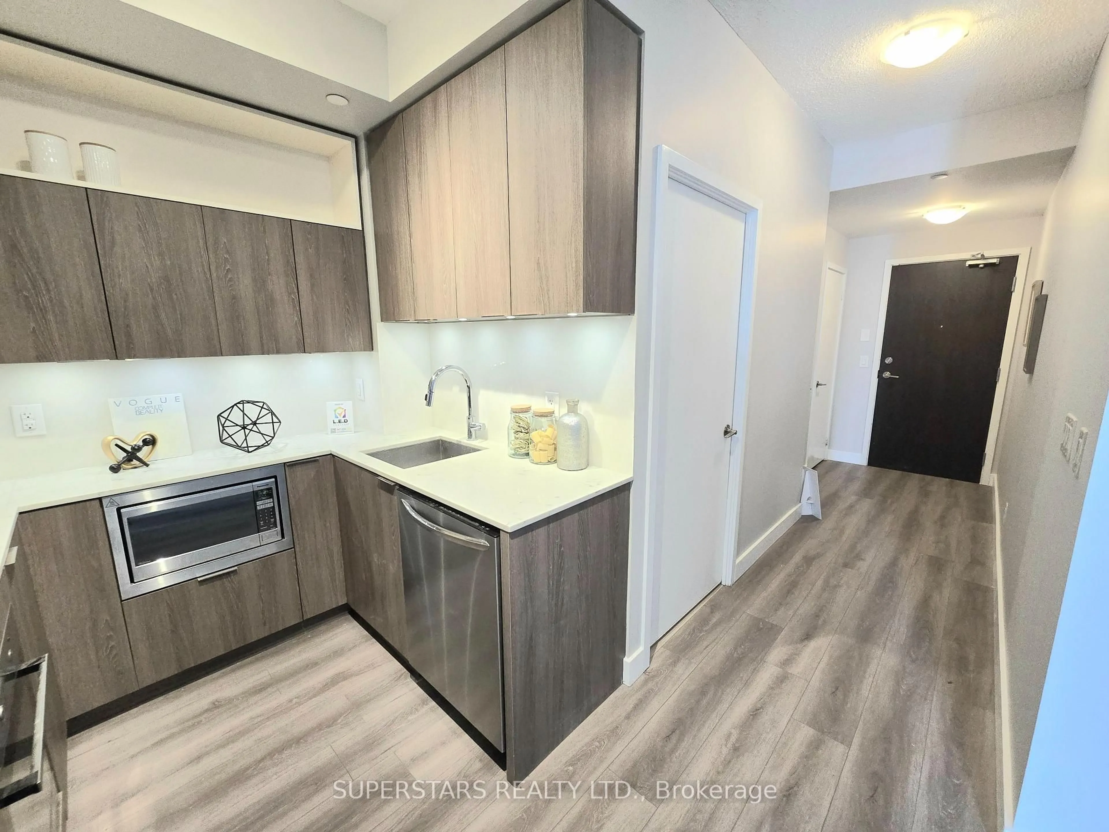 Standard kitchen, unknown for 200 Sackville St #614, Toronto Ontario M5A 0C4