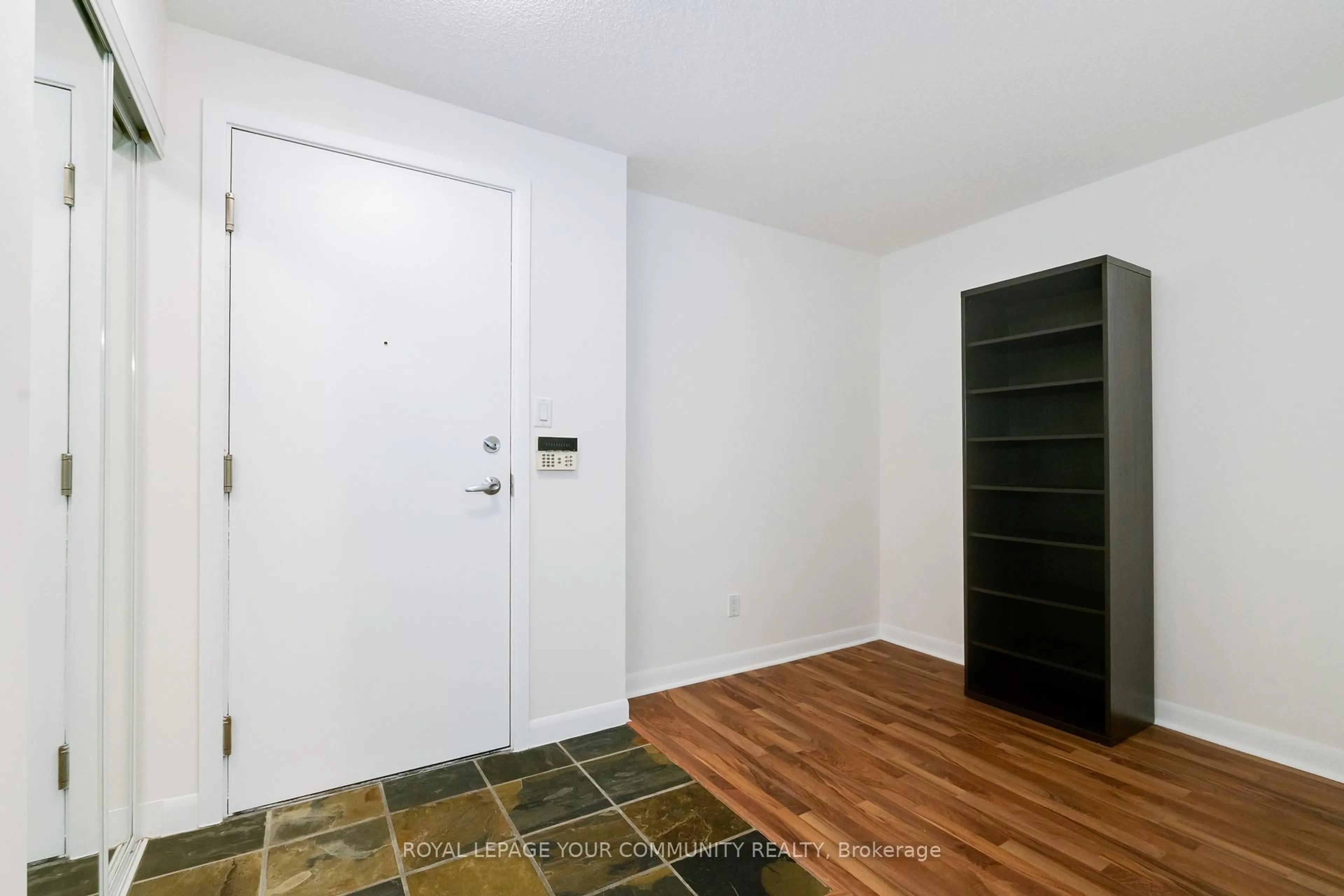 Indoor entryway for 313 Richmond St #467, Toronto Ontario M5A 4S7