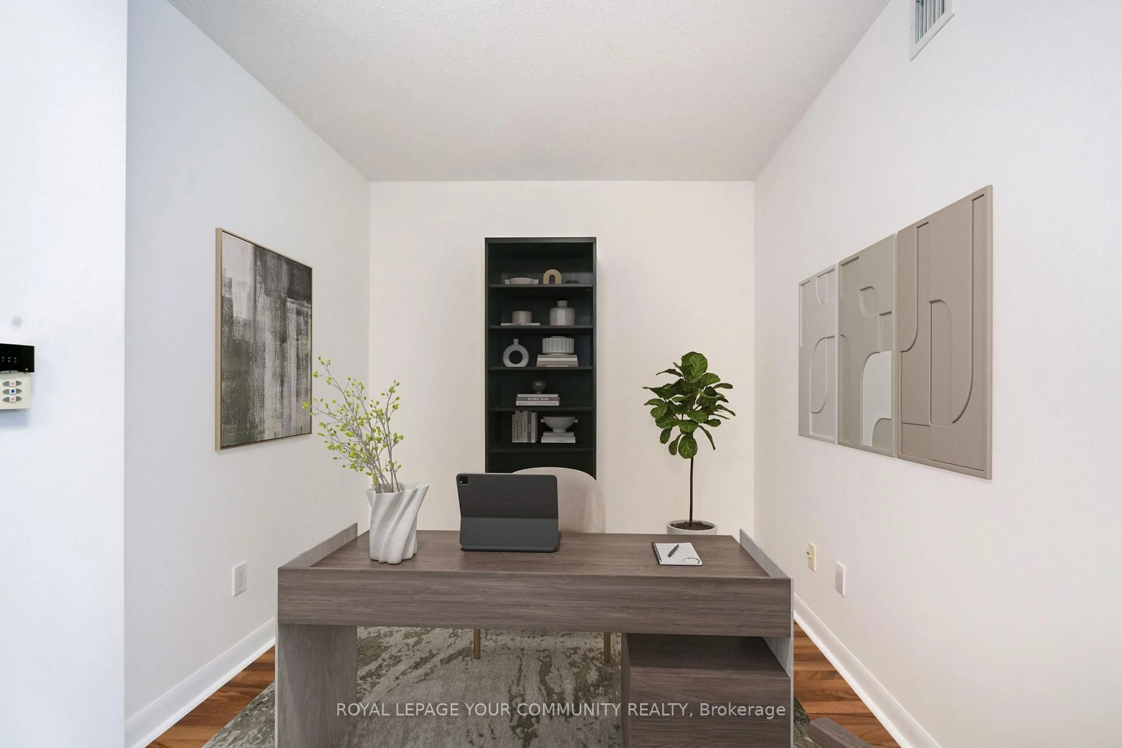 A pic of a room for 313 Richmond St #467, Toronto Ontario M5A 4S7