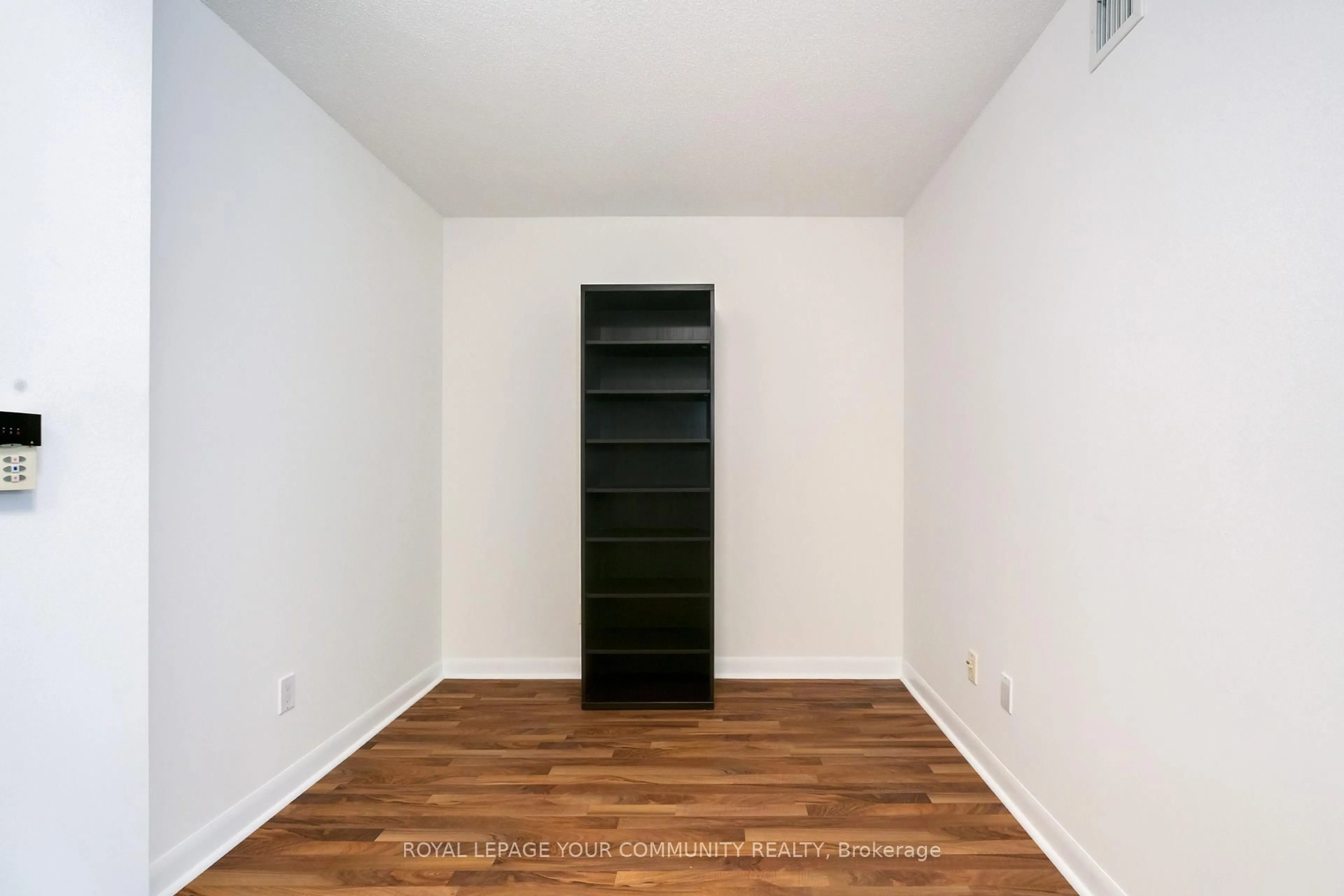 A pic of a room for 313 Richmond St #467, Toronto Ontario M5A 4S7