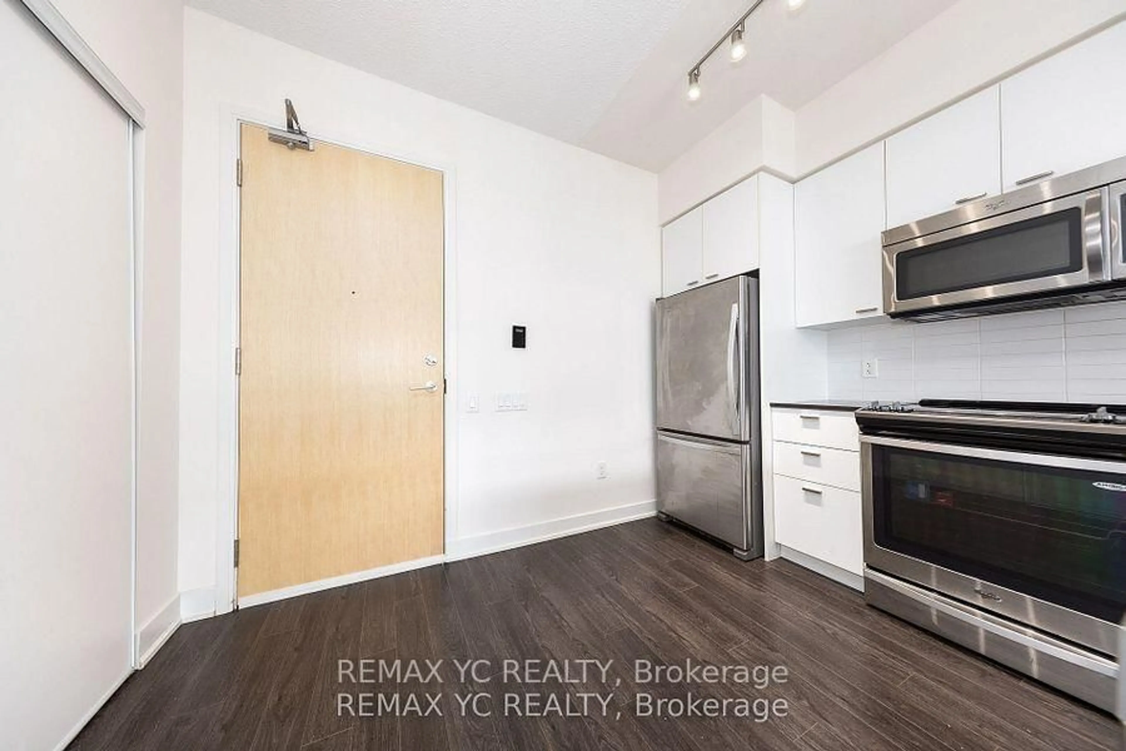 A pic of a room for 30 Roehampton Ave #2509, Toronto Ontario M4P 0B9