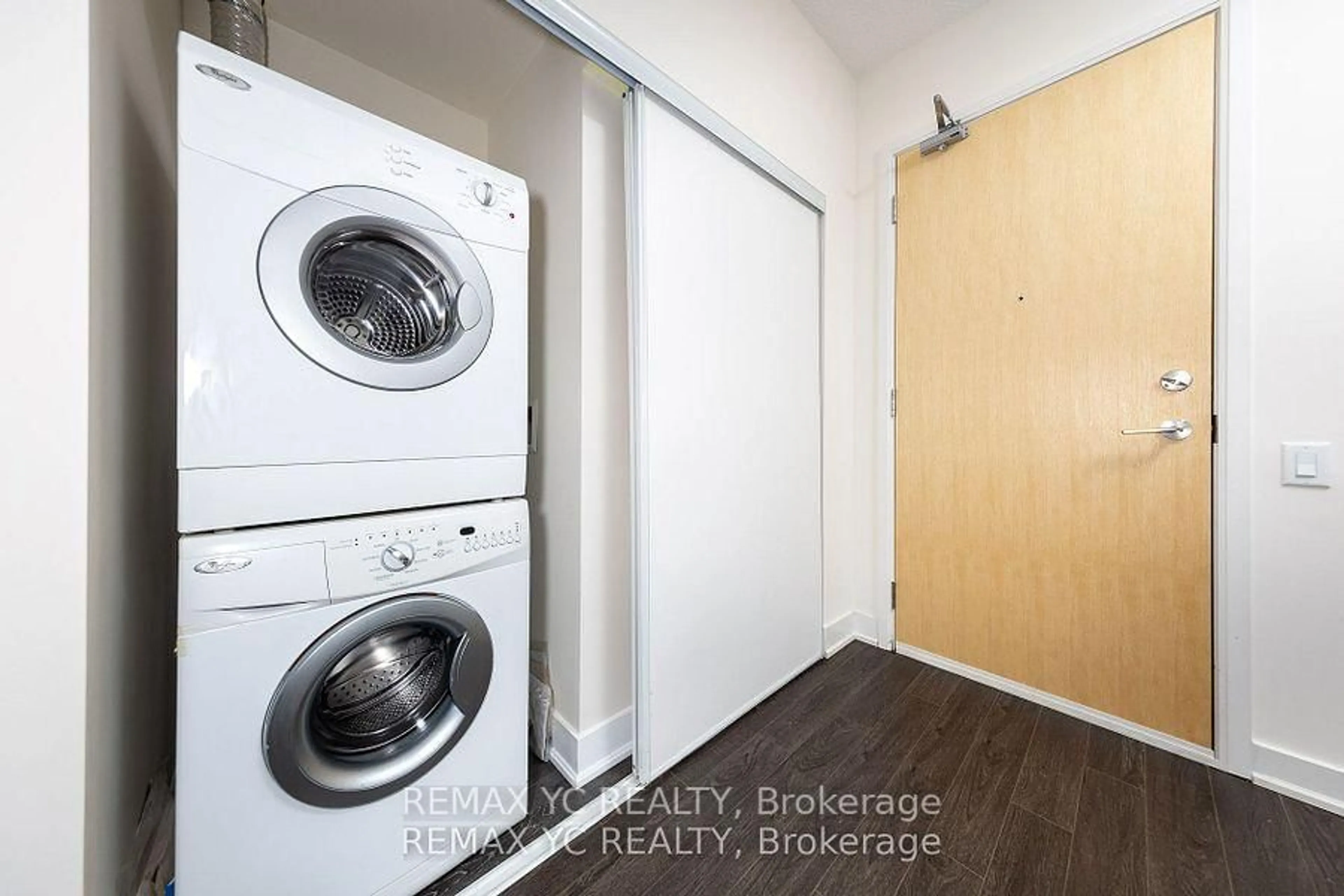 Laundry room for 30 Roehampton Ave #2509, Toronto Ontario M4P 0B9