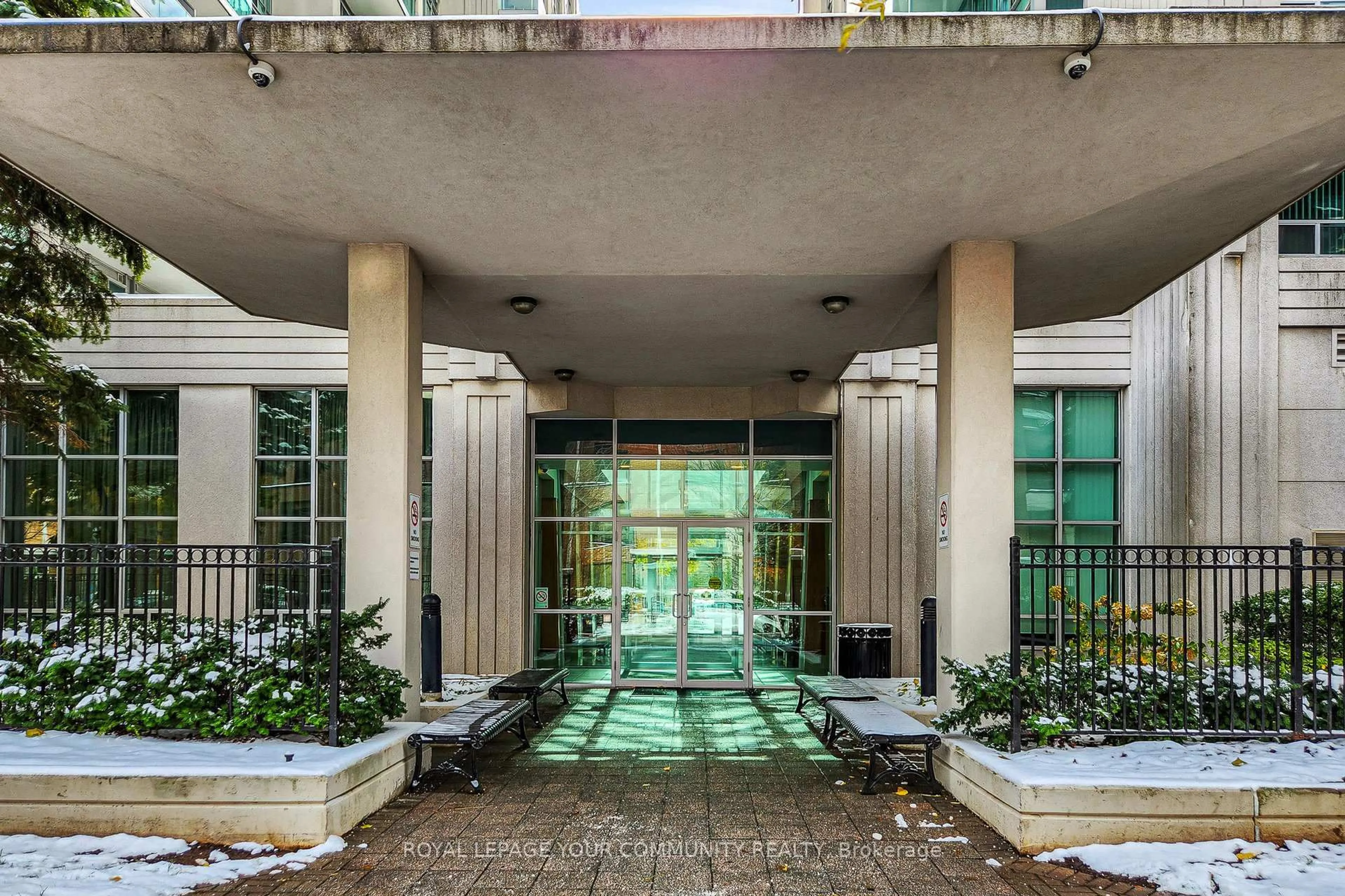 Indoor foyer for 35 Bales Ave #916, Toronto Ontario M2N 6K8