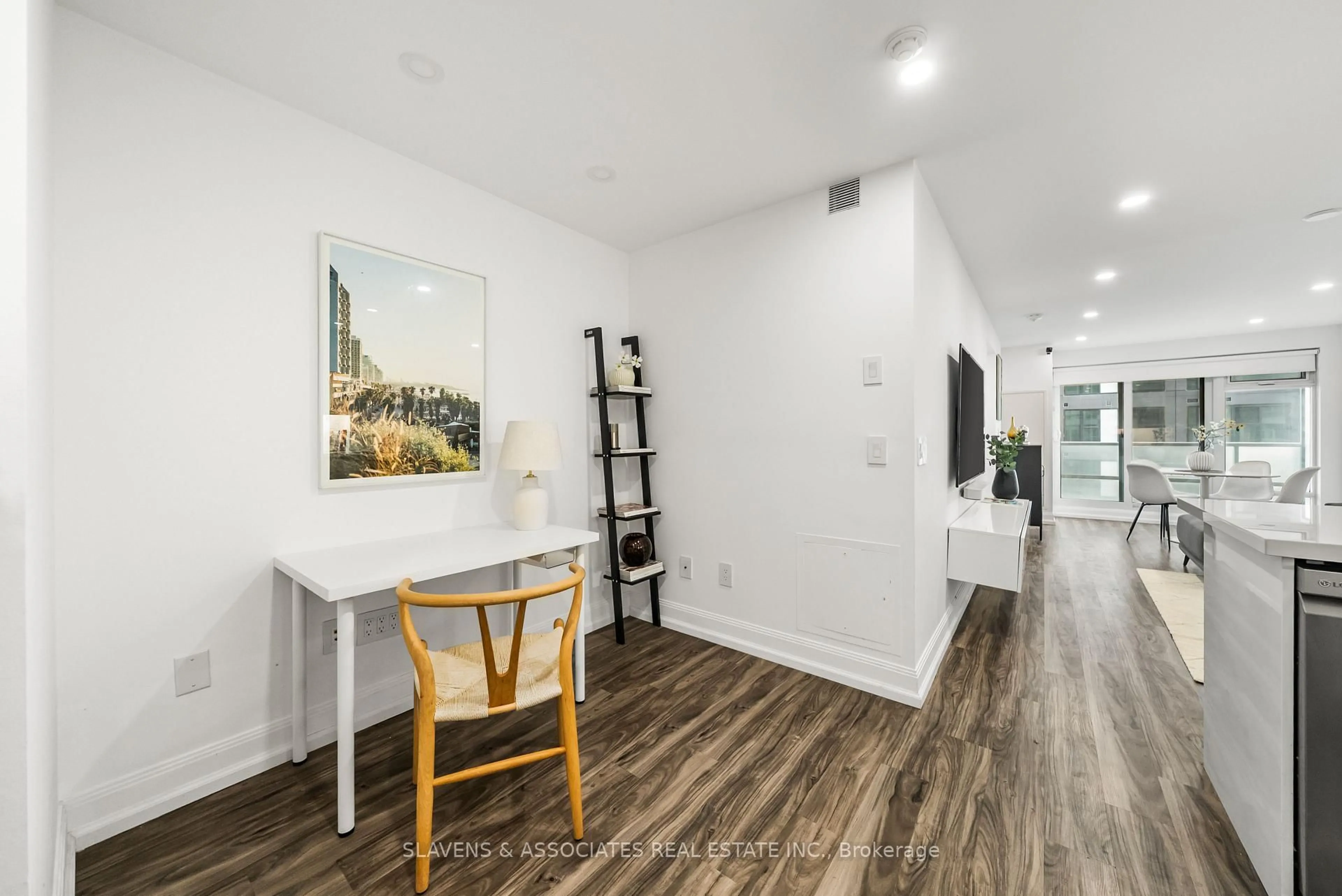 Indoor entryway for 2181 Yonge St #2303, Toronto Ontario M4S 3H7