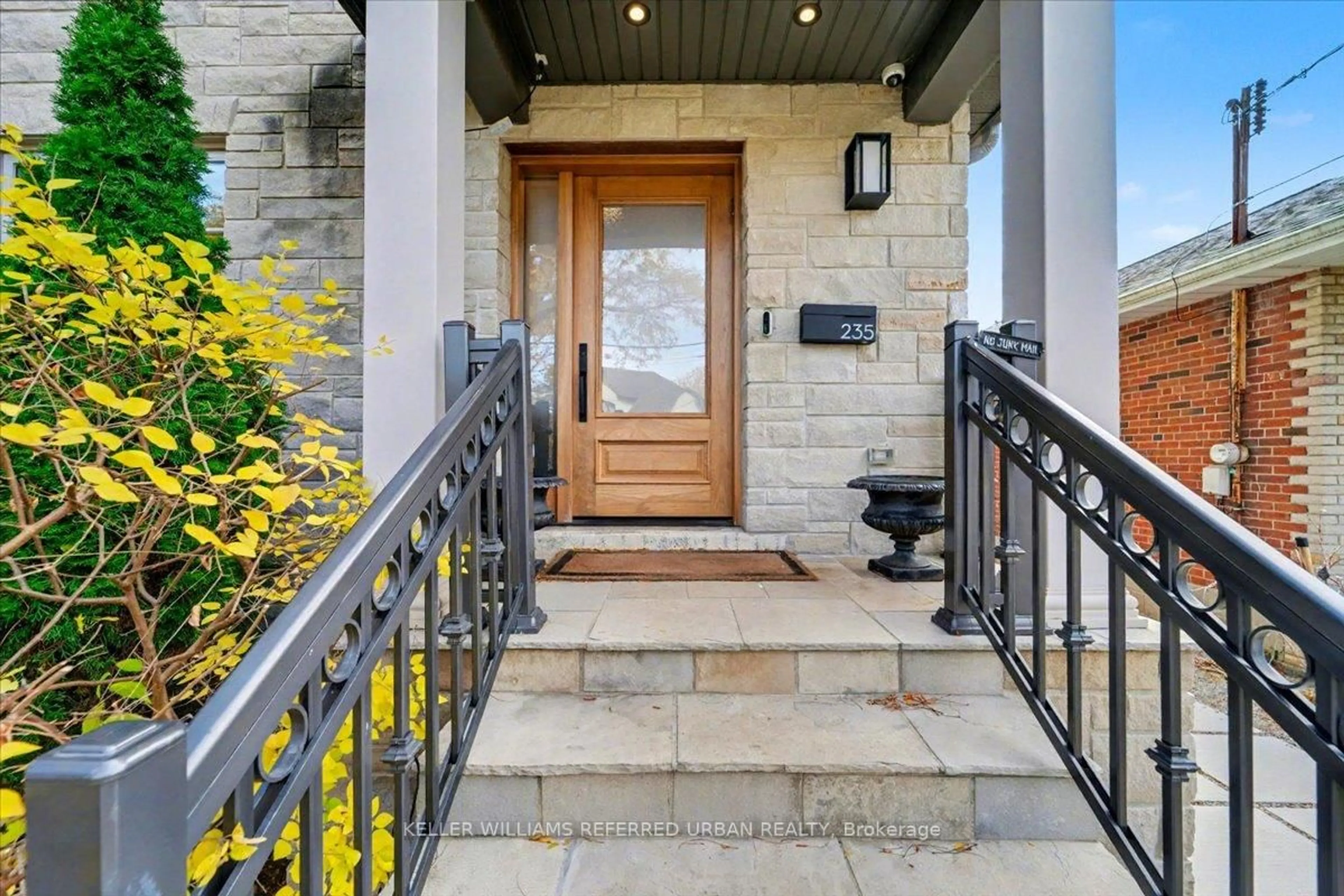 Indoor entryway for 235 Betty Ann Dr, Toronto Ontario M2R 1A6