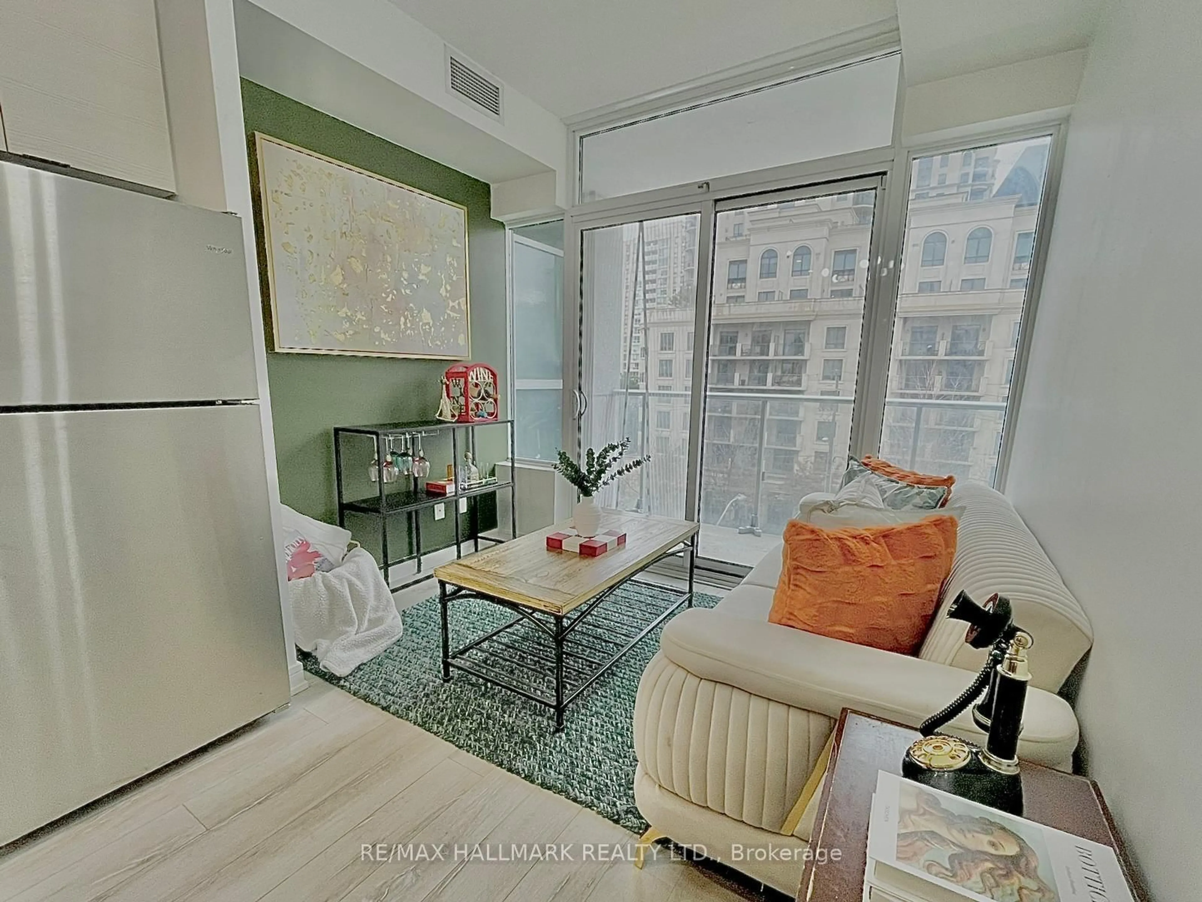 Living room with furniture, unknown for 621 Sheppard Ave #619, Toronto Ontario M2K 1B5