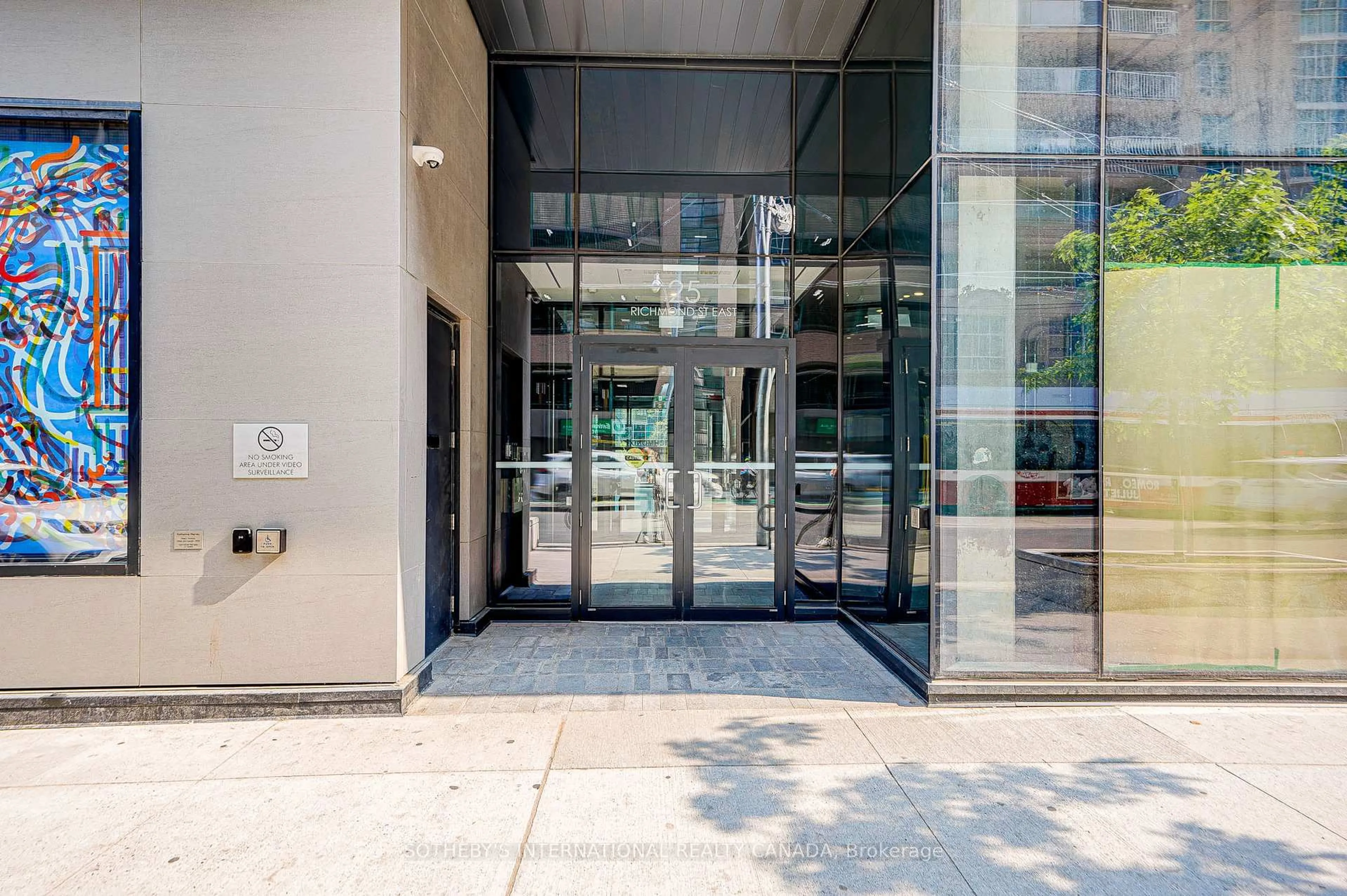 Indoor foyer for 25 Richmond St #402, Toronto Ontario M5C 0A6