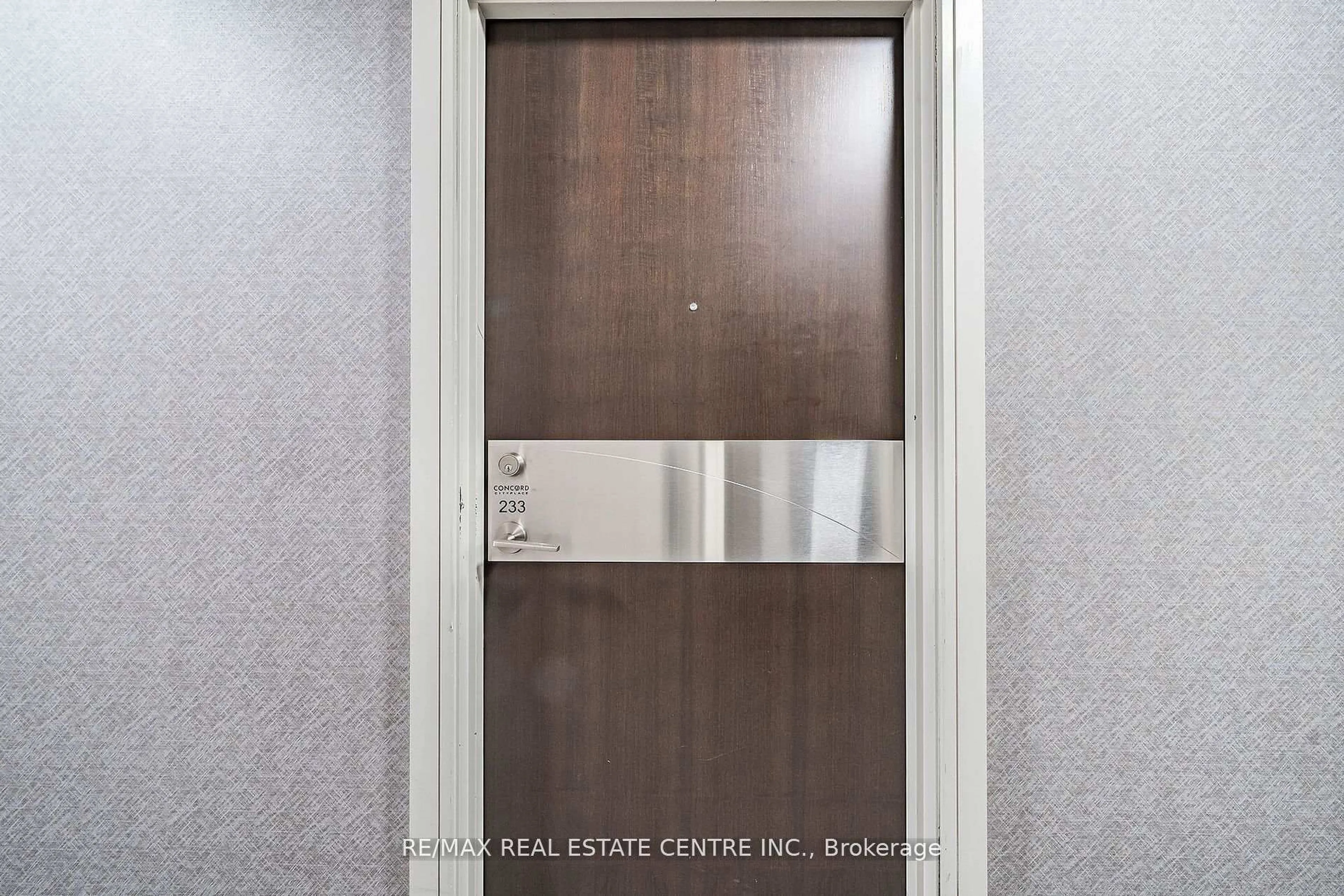 Indoor foyer for 38 Dan Leckie Way #233, Toronto Ontario M5V 2V6