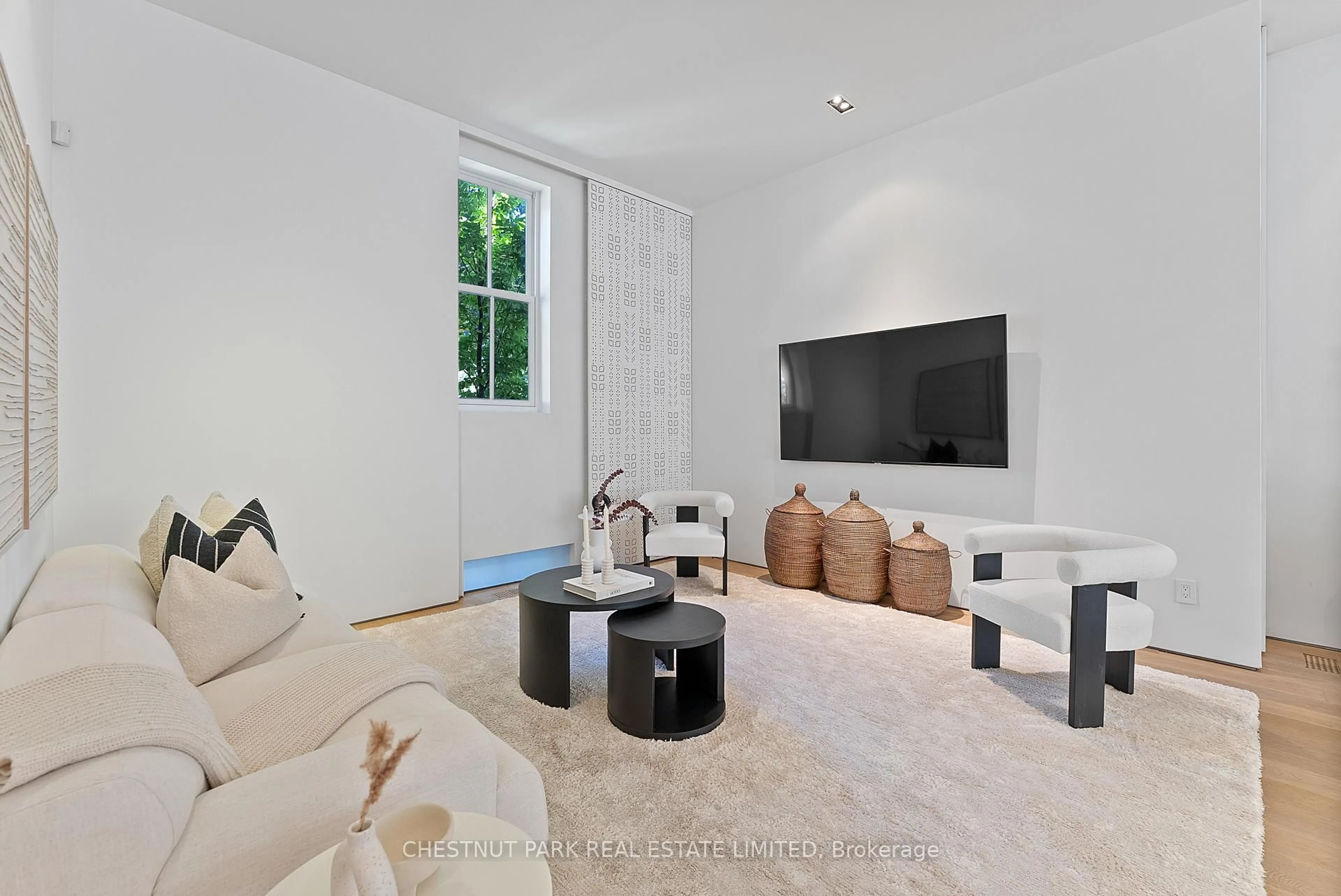 Home theater for 82 Robert St, Toronto Ontario M5S 2K3