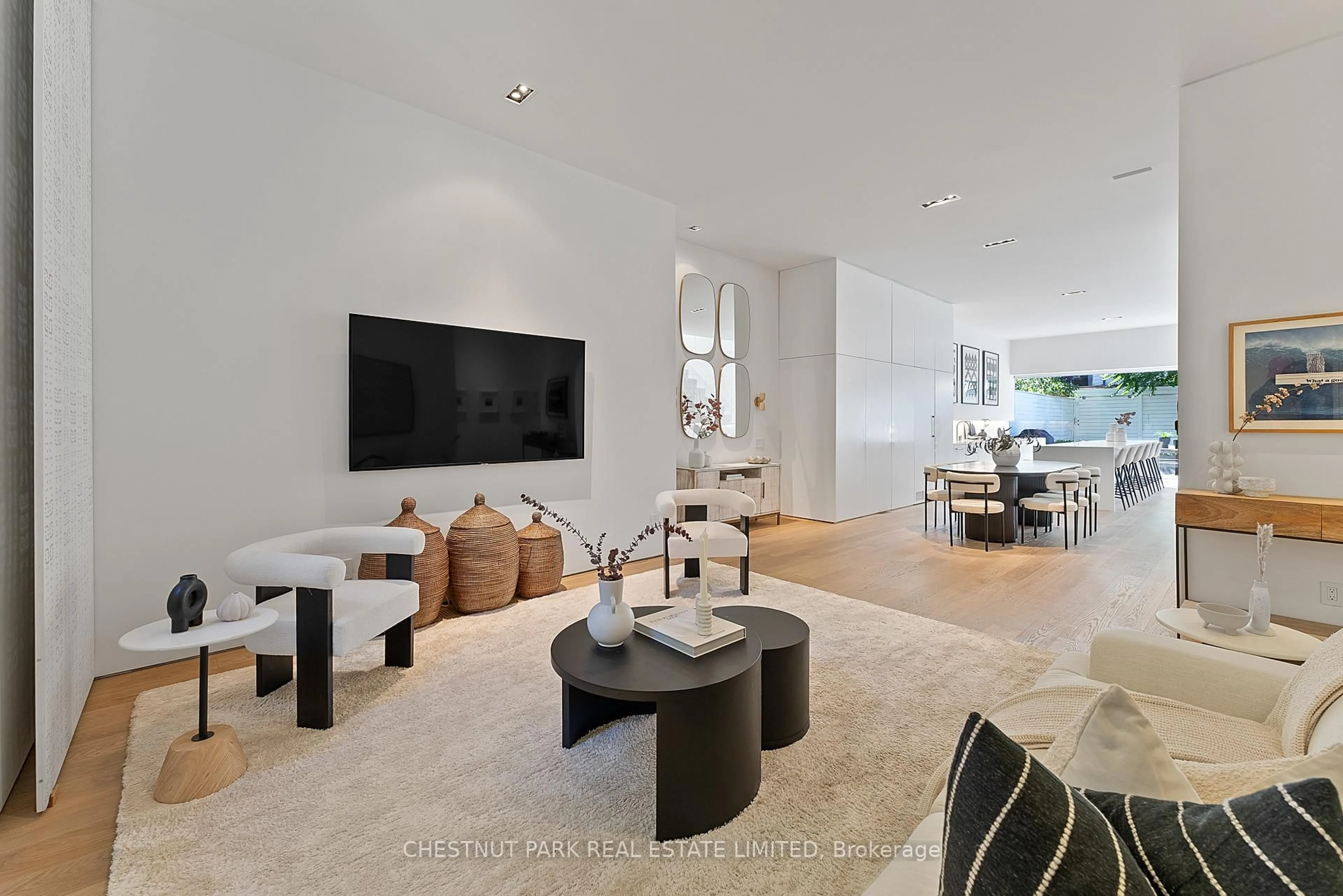 Home theater for 82 Robert St, Toronto Ontario M5S 2K3