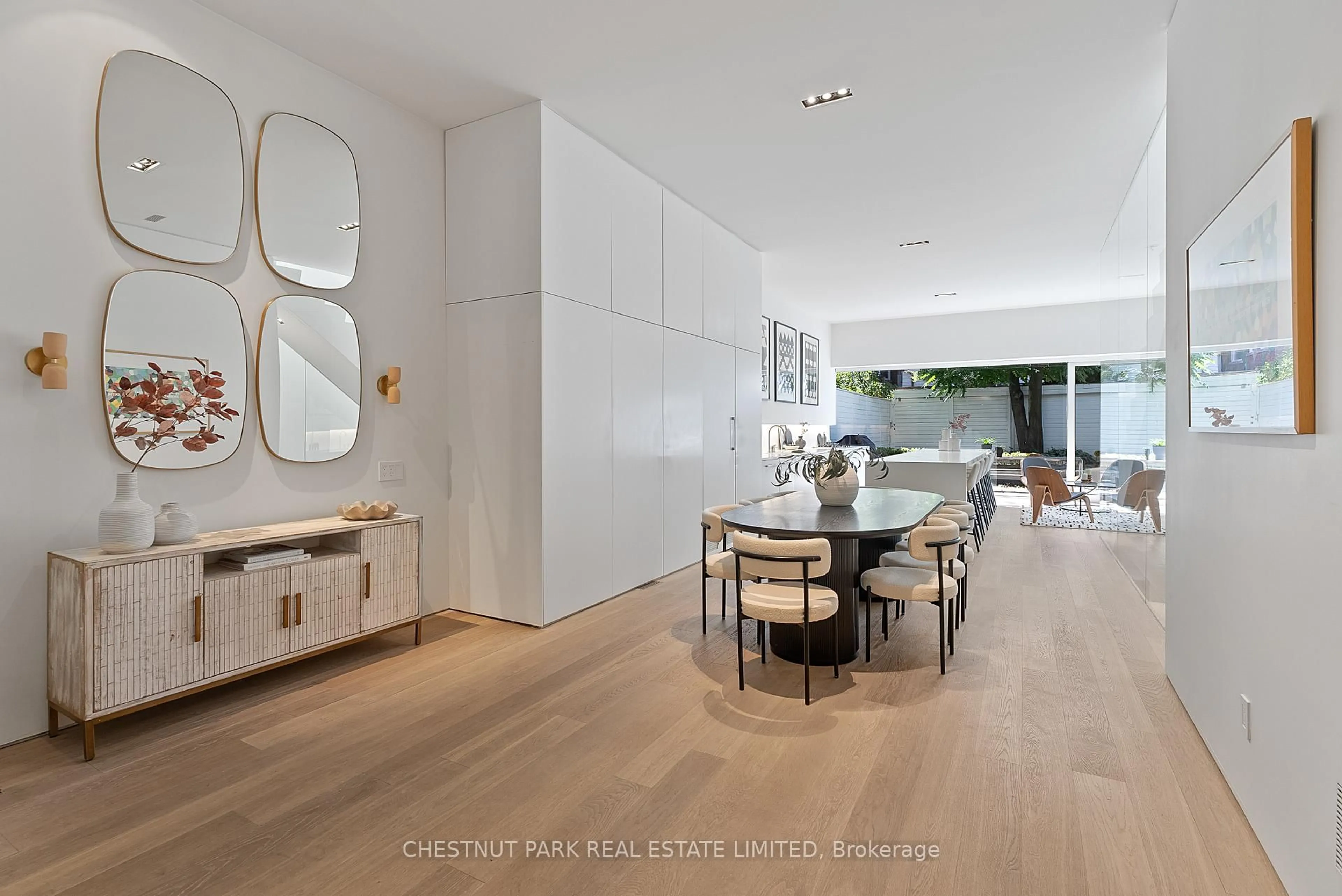 Unknown for 82 Robert St, Toronto Ontario M5S 2K3