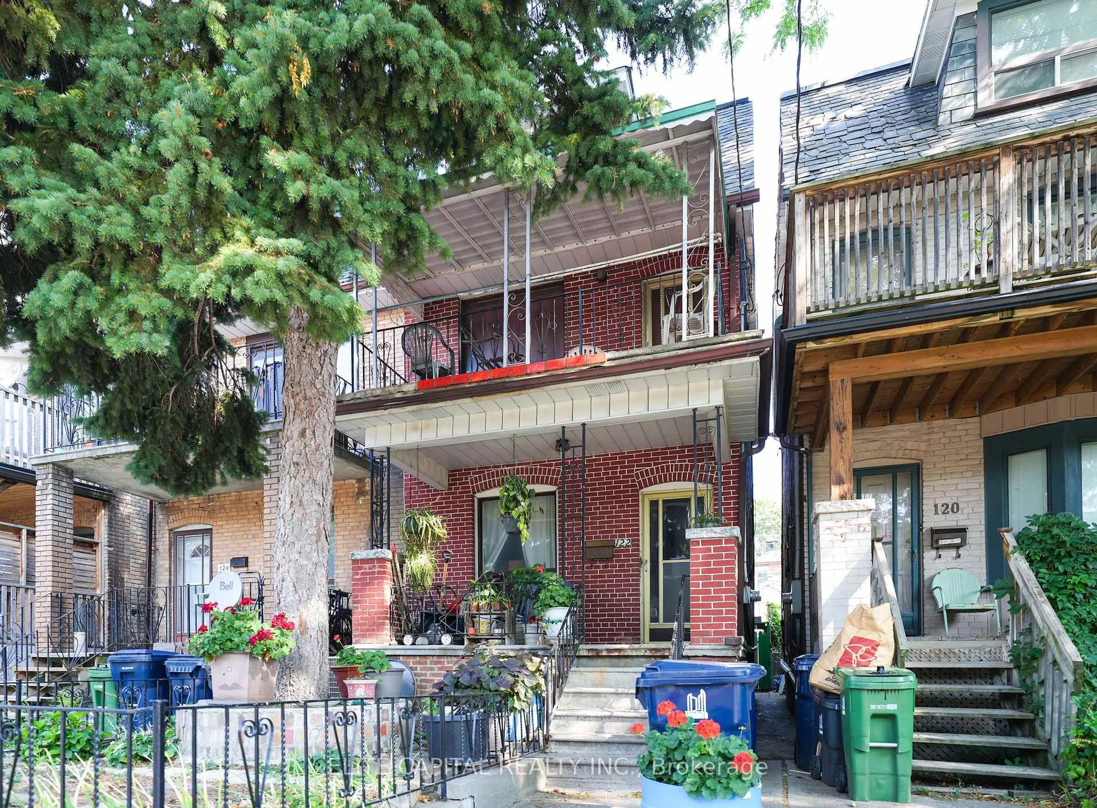 Patio, street for 122 Marchmount Rd, Toronto Ontario M6G 2B1