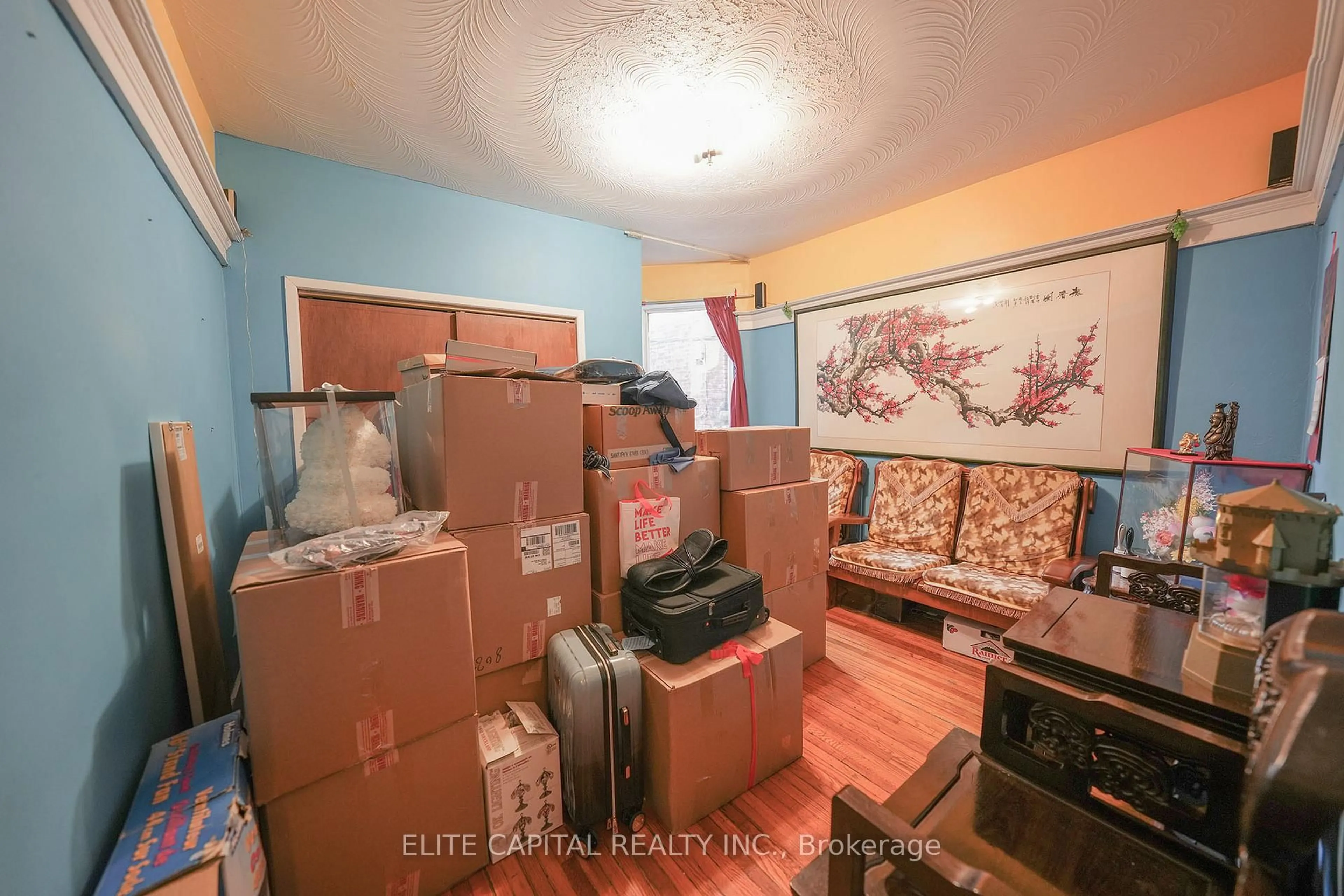 A pic of a room for 122 Marchmount Rd, Toronto Ontario M6G 2B1