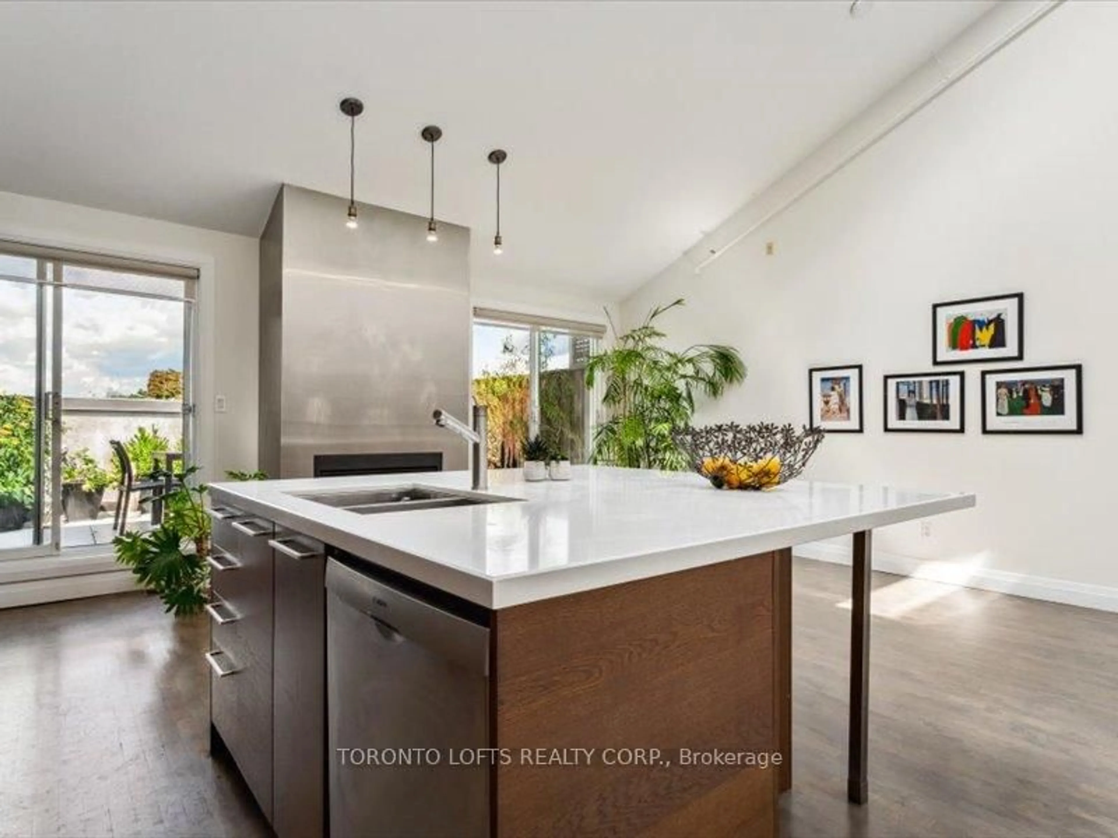Open concept kitchen, unknown for 670 Richmond St #204, Toronto Ontario M6J 1C3