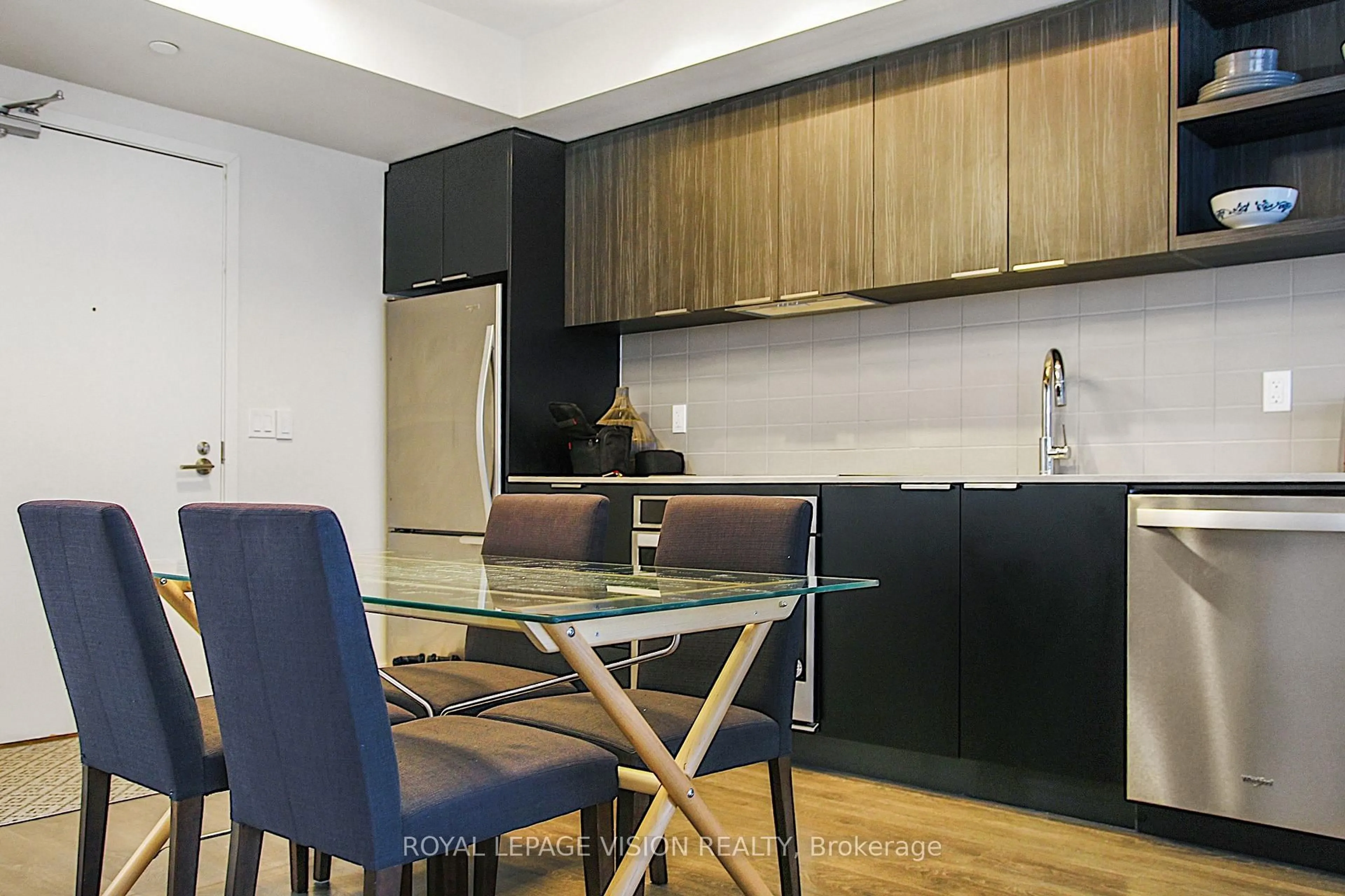 Standard kitchen, wood/laminate floor for 6 Sonic Way #N1808, Toronto Ontario M3C 0P1